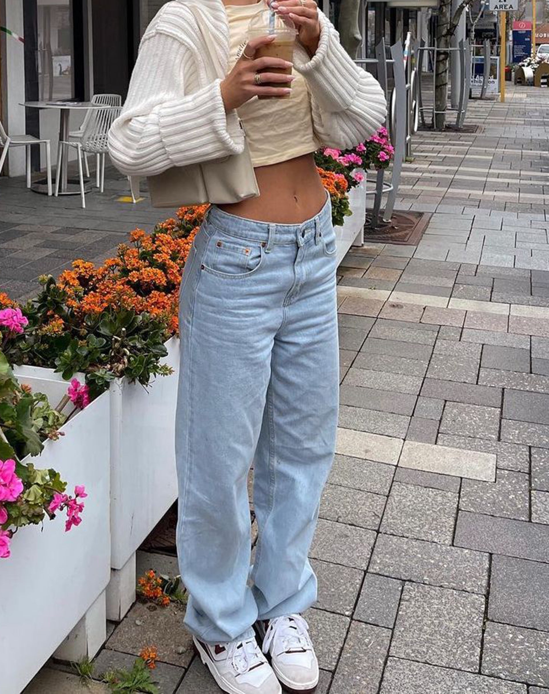 Afbeelding van Low Rise Parallel Jeans in Light Wash Blue