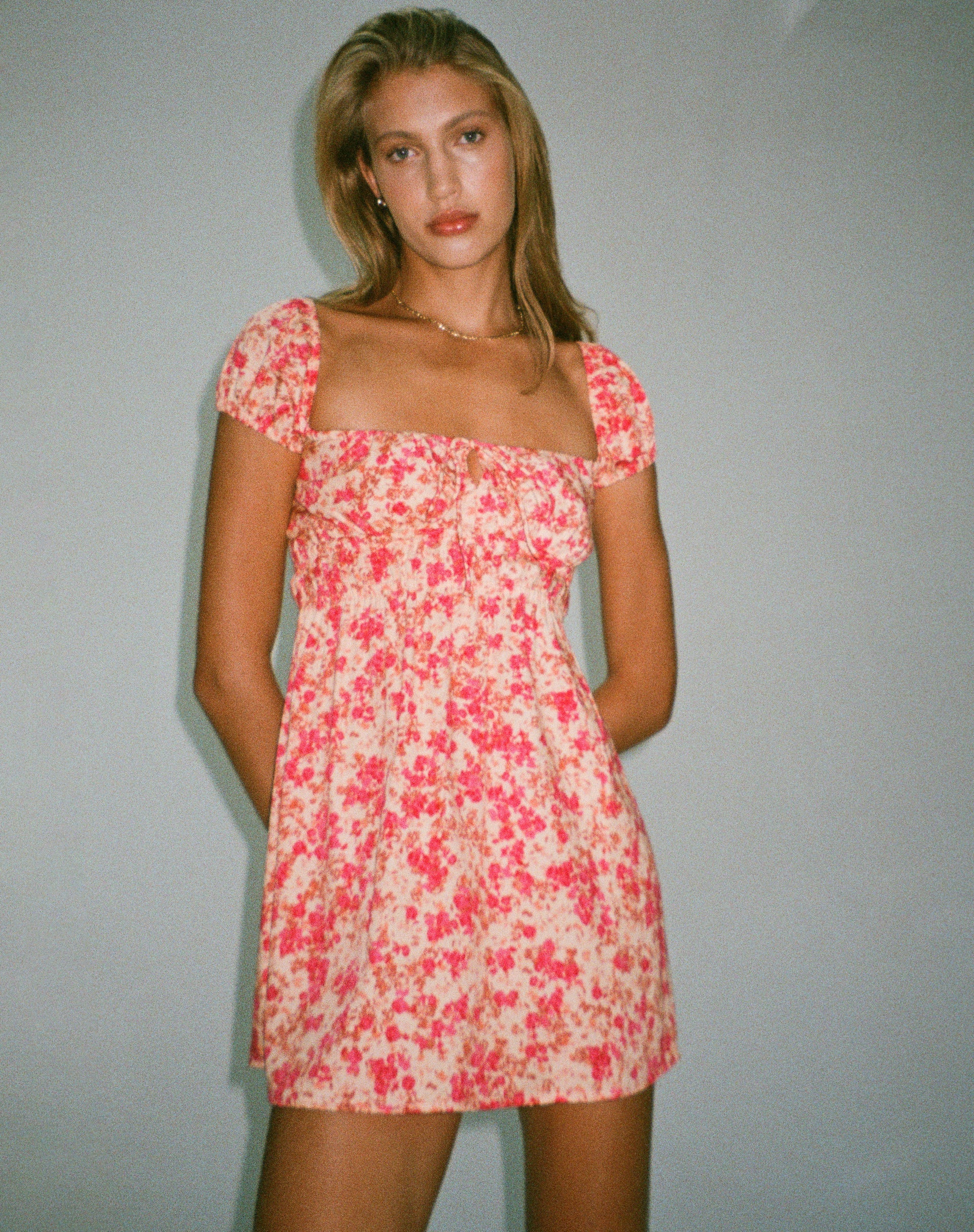 Afbeelding van Galova Mini Dress in Dark Wild Flower Cantaloupe