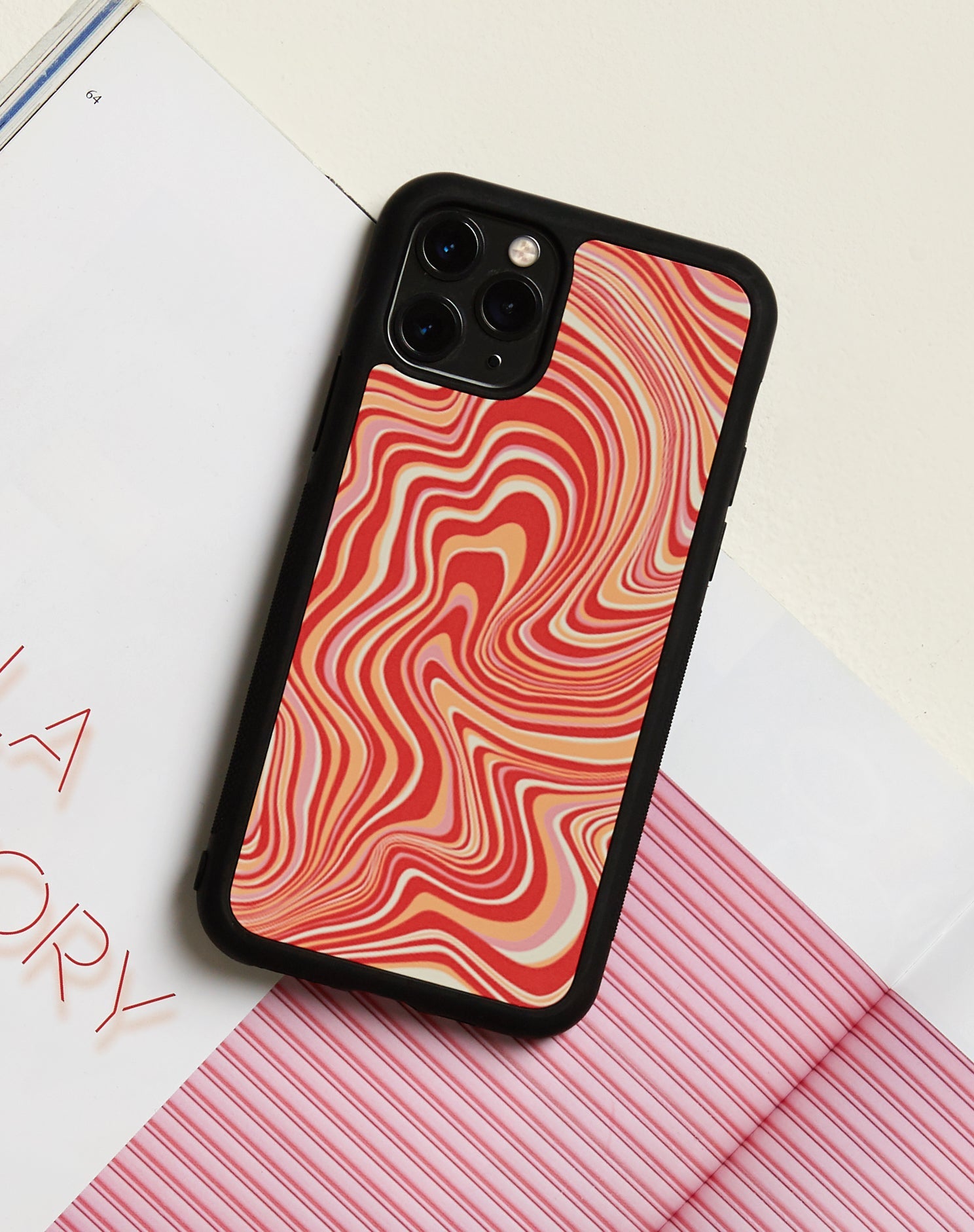 Afbeelding van Motel X Barbara Kristoffersen Iphone Case in 70s Ripple in Mandarijn