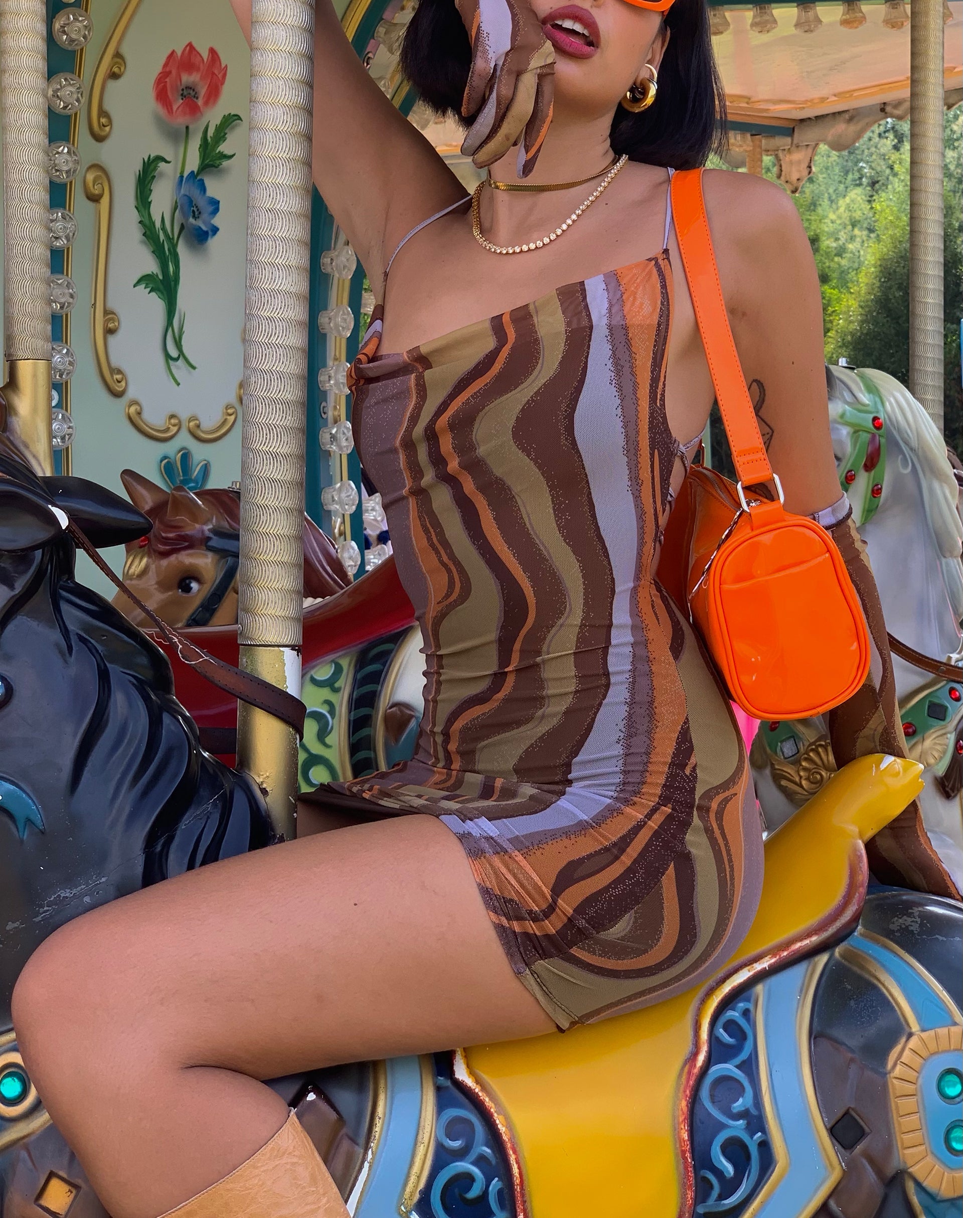 Afbeelding van MOTEL X IRIS Bexley Mini Dress in aardetinten