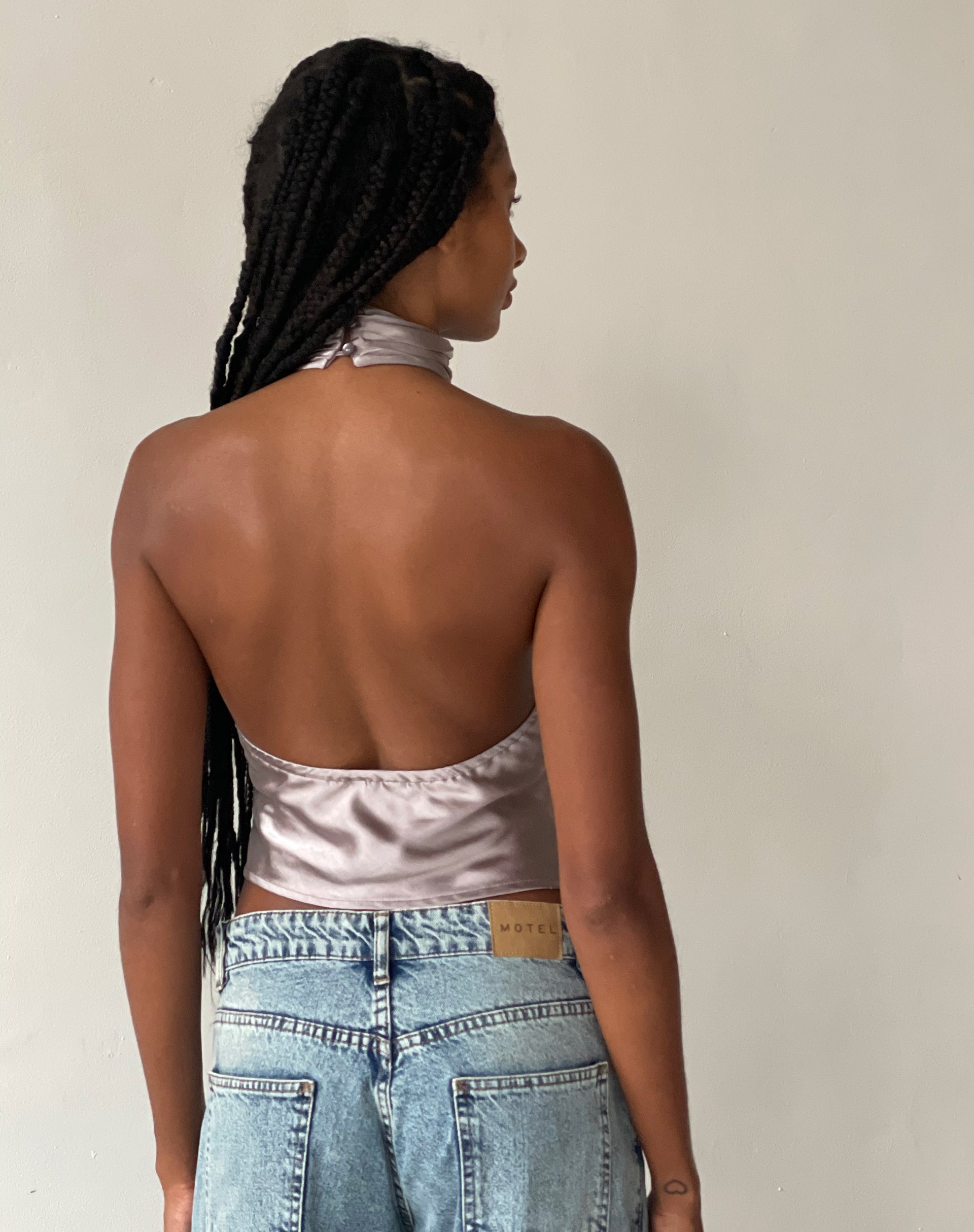 Afbeelding van MOTEL X JACQUIE Ataina Halterneck Top in Satijn Zilver