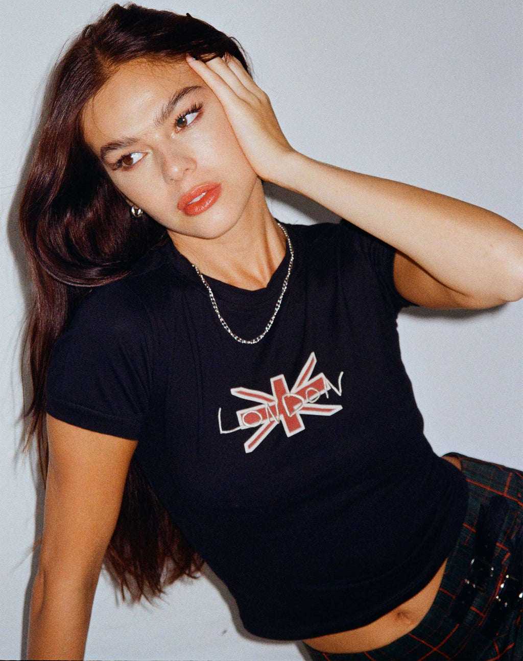 Babe T-shirt in zwart met London Motel borduursel