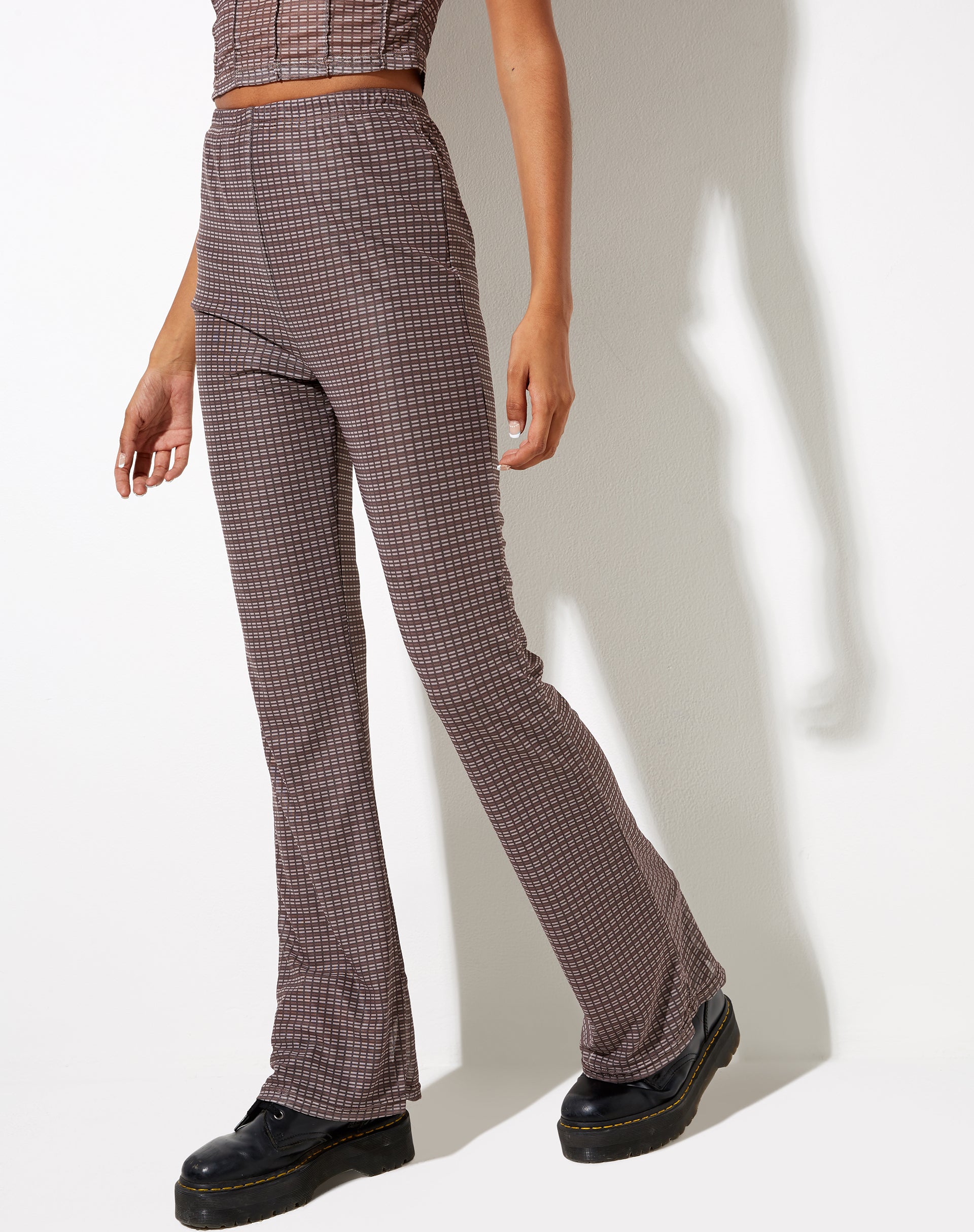 Afbeelding van Herly Flare Broek met Voering in Mini Ruit Chocolade