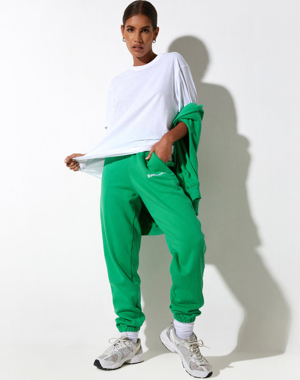 Basta Jogger in Fun Green met 'Live Better' Embro