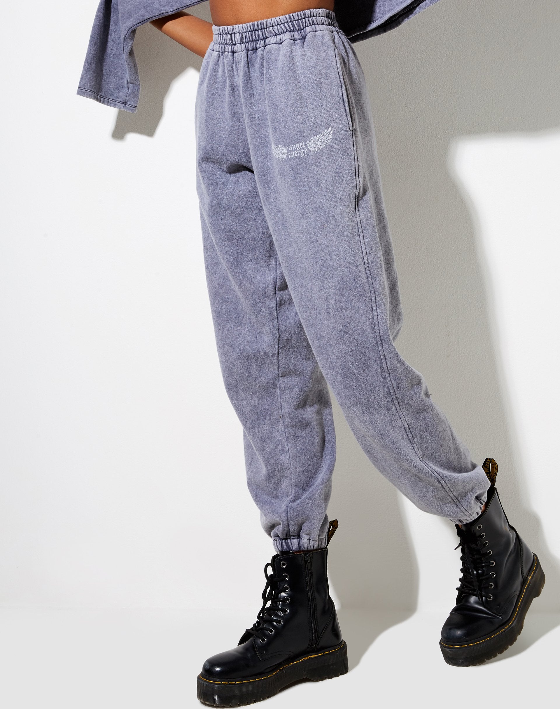 Afbeelding van Basta Jogger in Charcoal Wash Angel Energy Wings