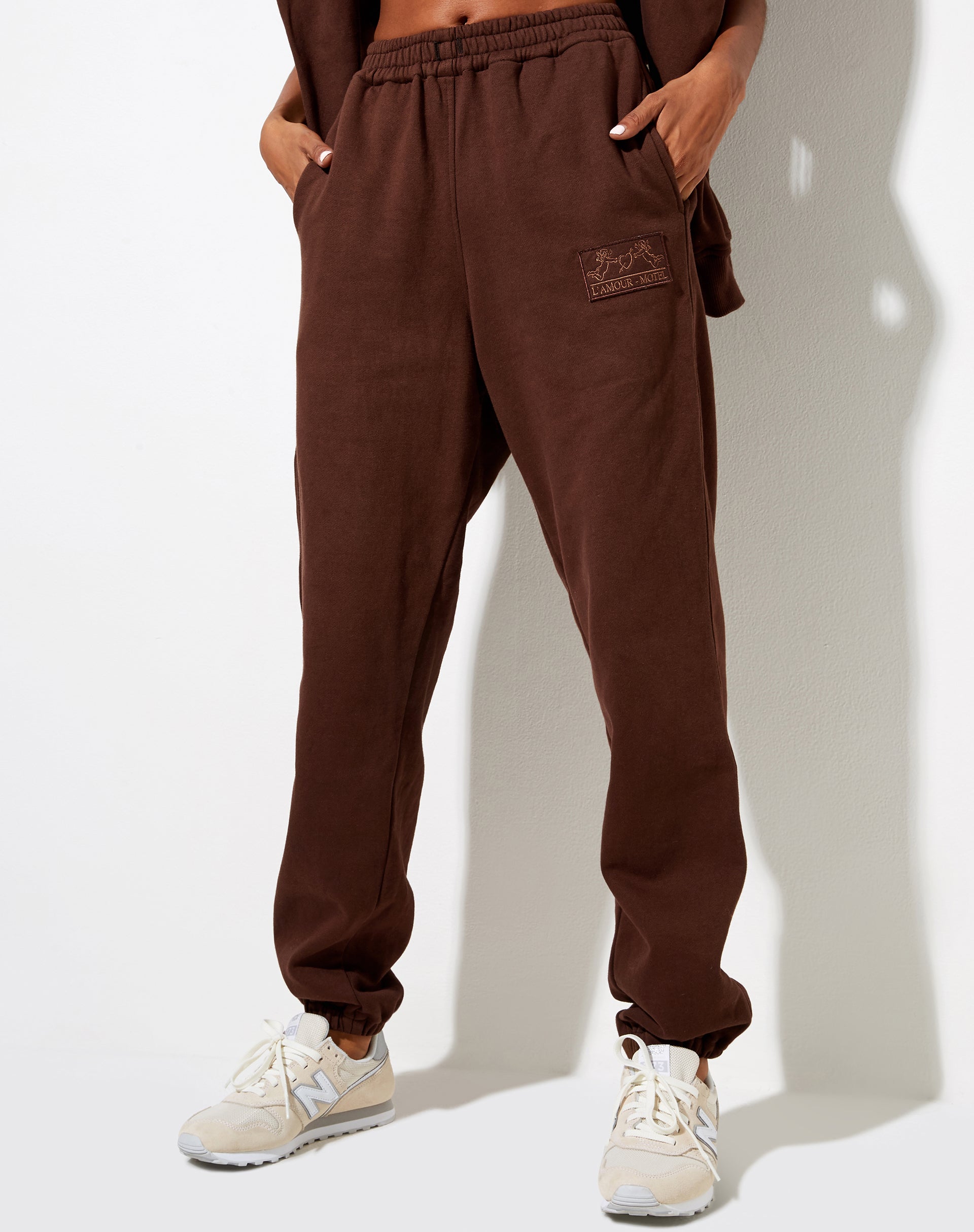 Afbeelding van Basta Jogger in diep Mahonie LAmour Cherub Label Embro