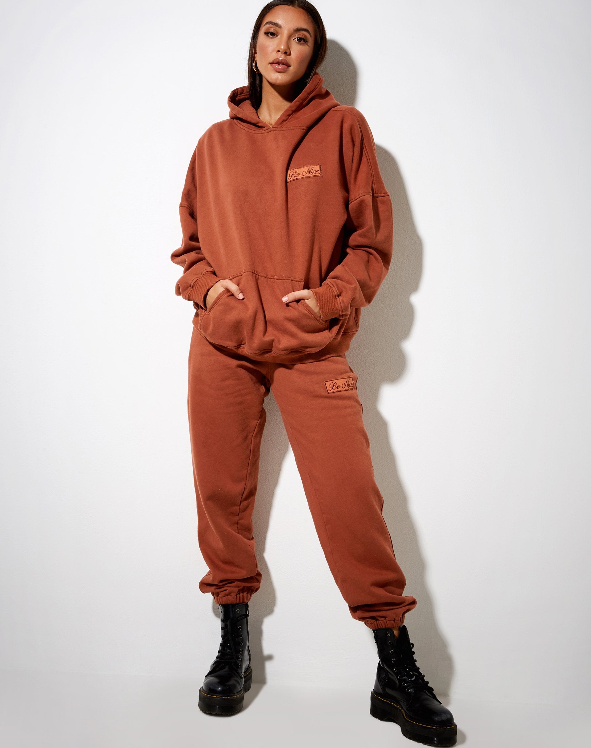 Afbeelding van Basta Jogger in Burnt Brick Be Nice Label Embro