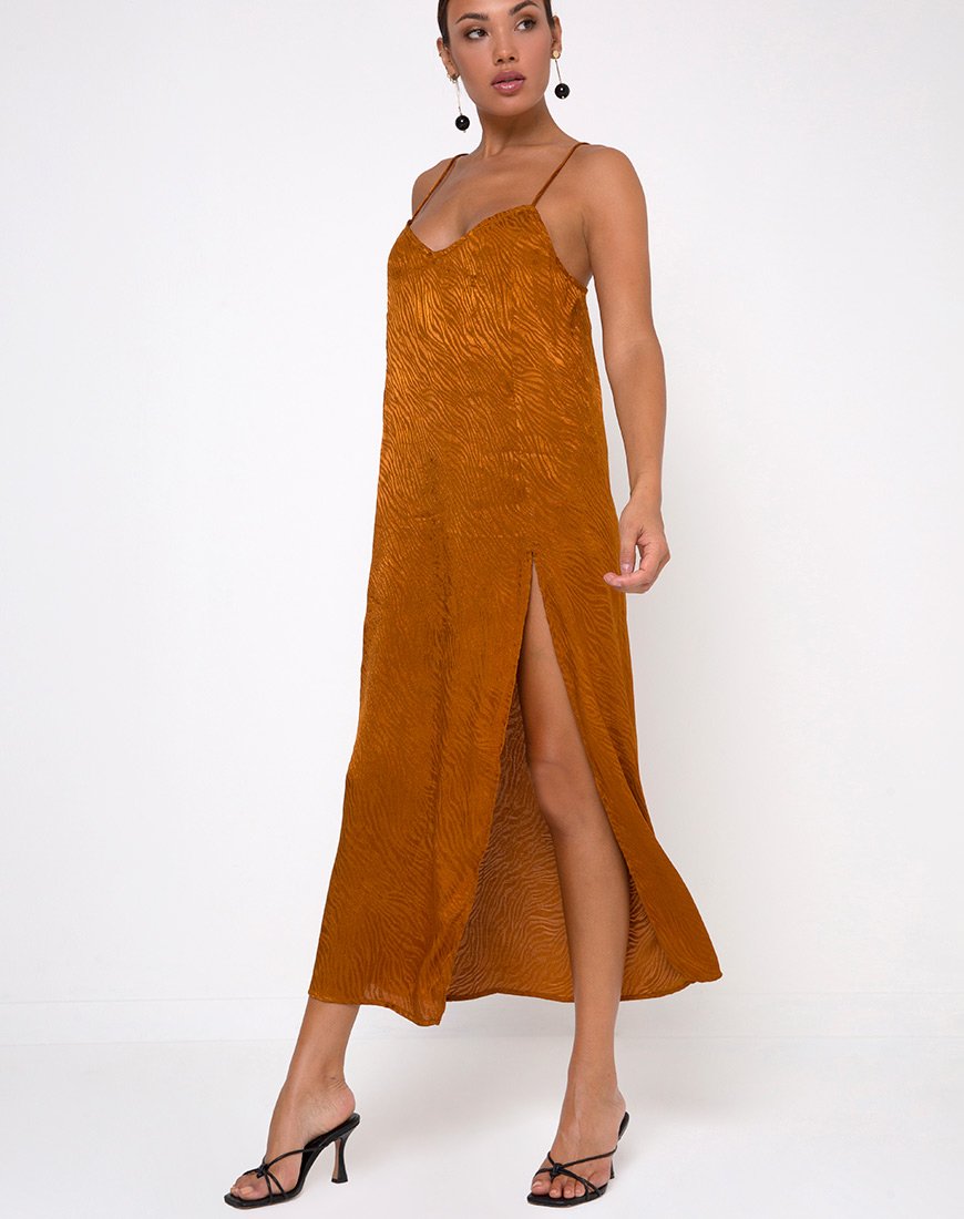 Afbeelding van Batis Maxi Dress in Satijn Zebra Goud Koraal