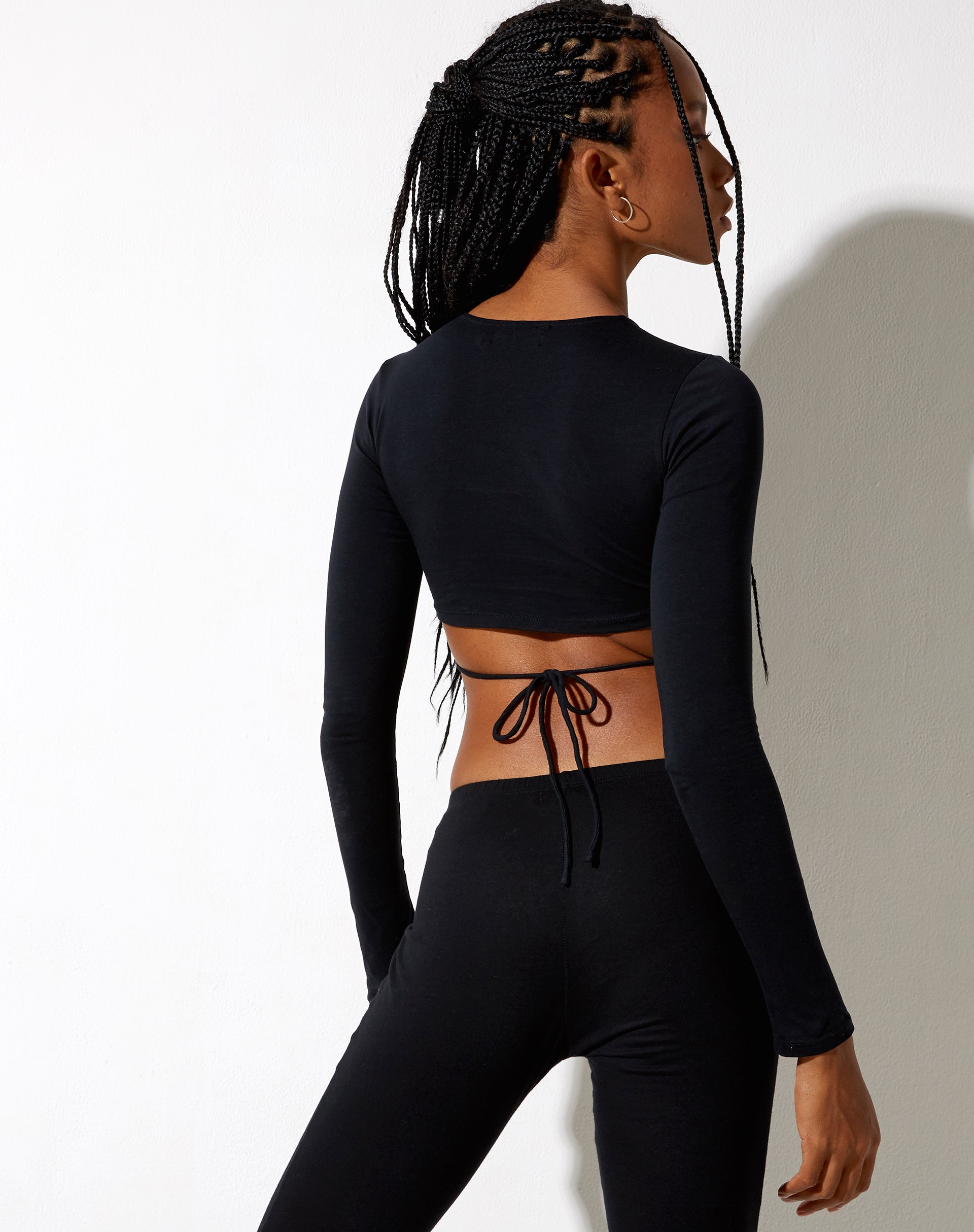 Afbeelding van Baye Crop Top in Zwart Out Of This World