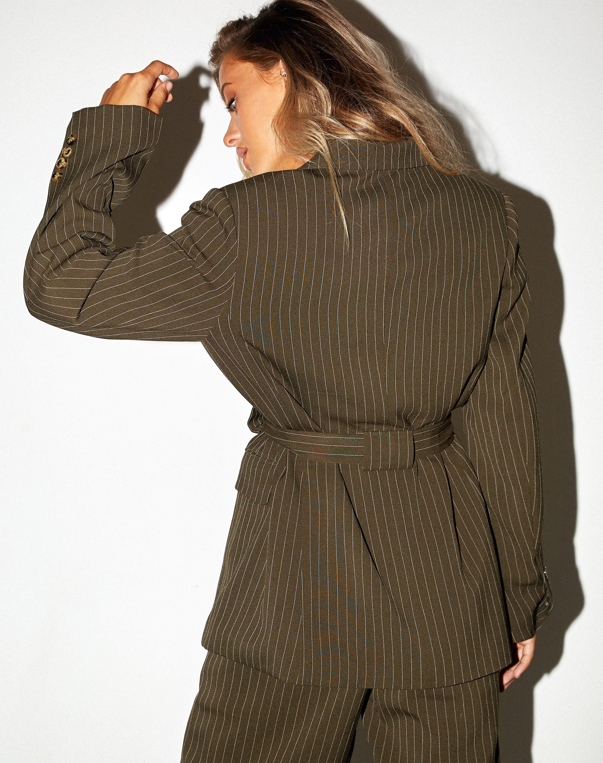Afbeelding van Blazer met riem in krijtstreep Khaki