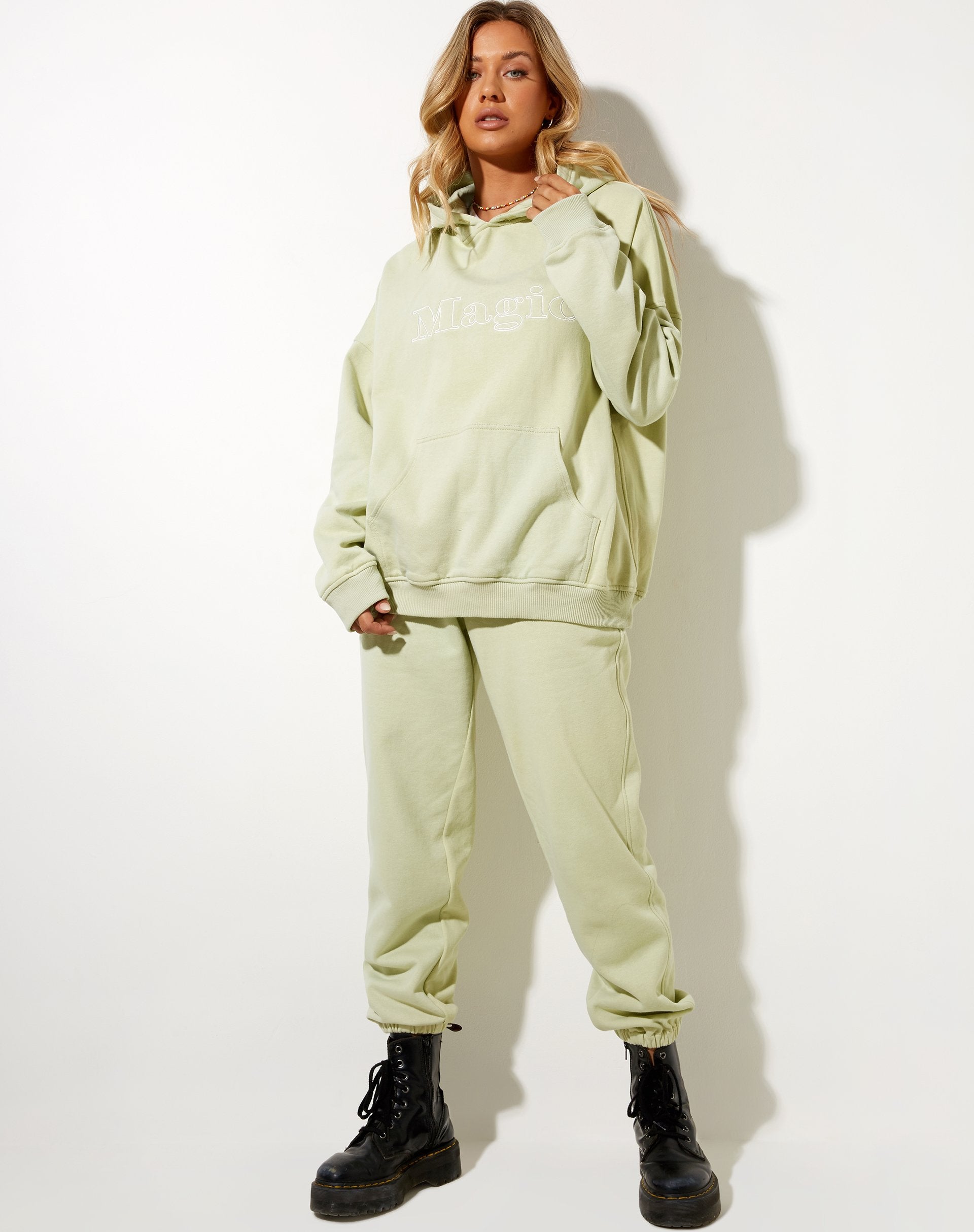 Afbeelding van Oversize Hoodie in Green Graffiti Magic Embro