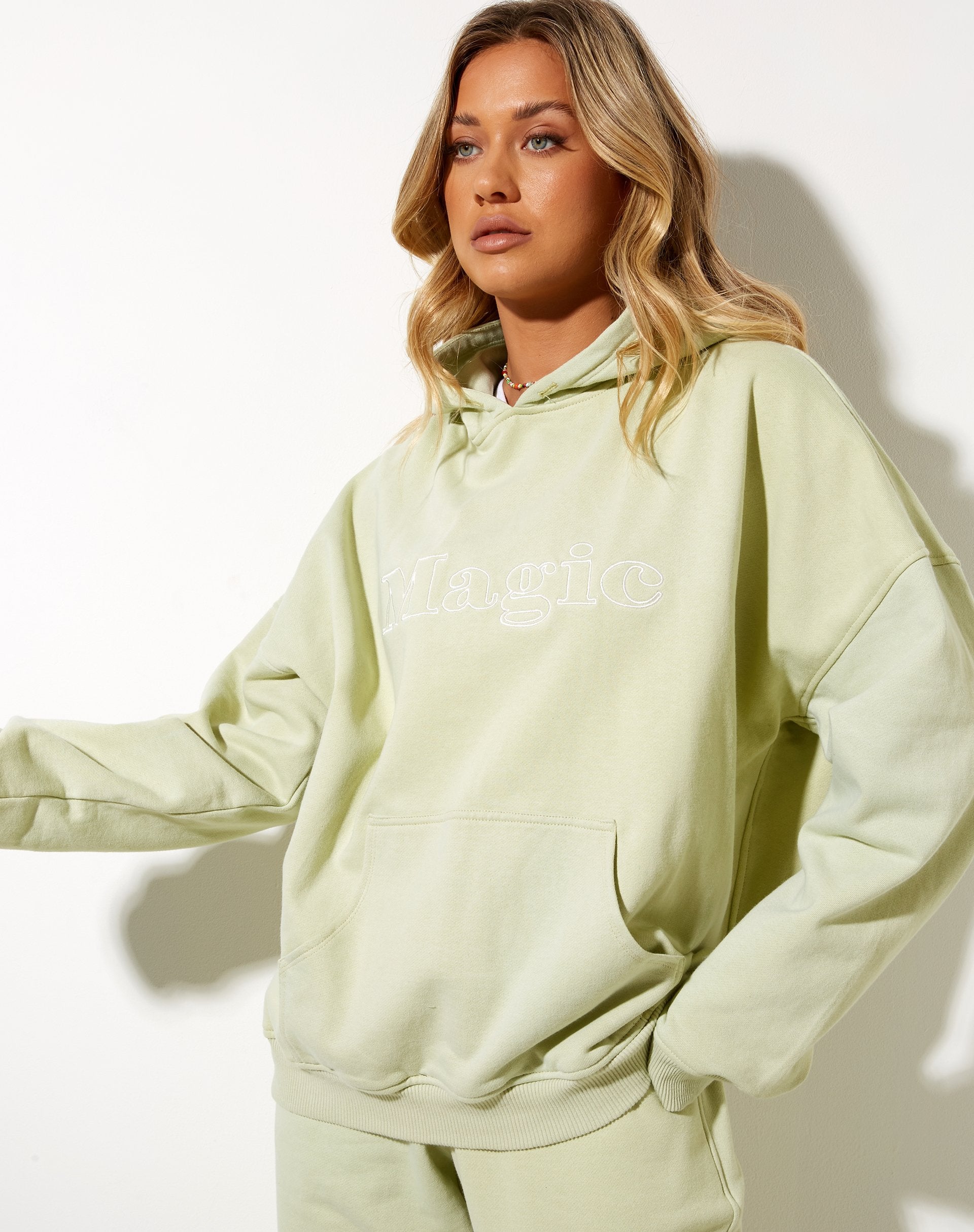 Afbeelding van Oversize Hoodie in Green Graffiti Magic Embro