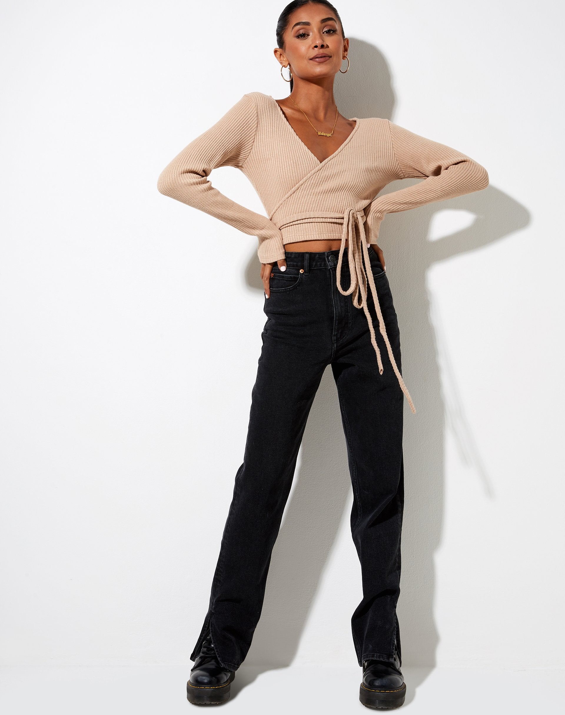 Afbeelding van Bianca Wrap Top in Rib Tan
