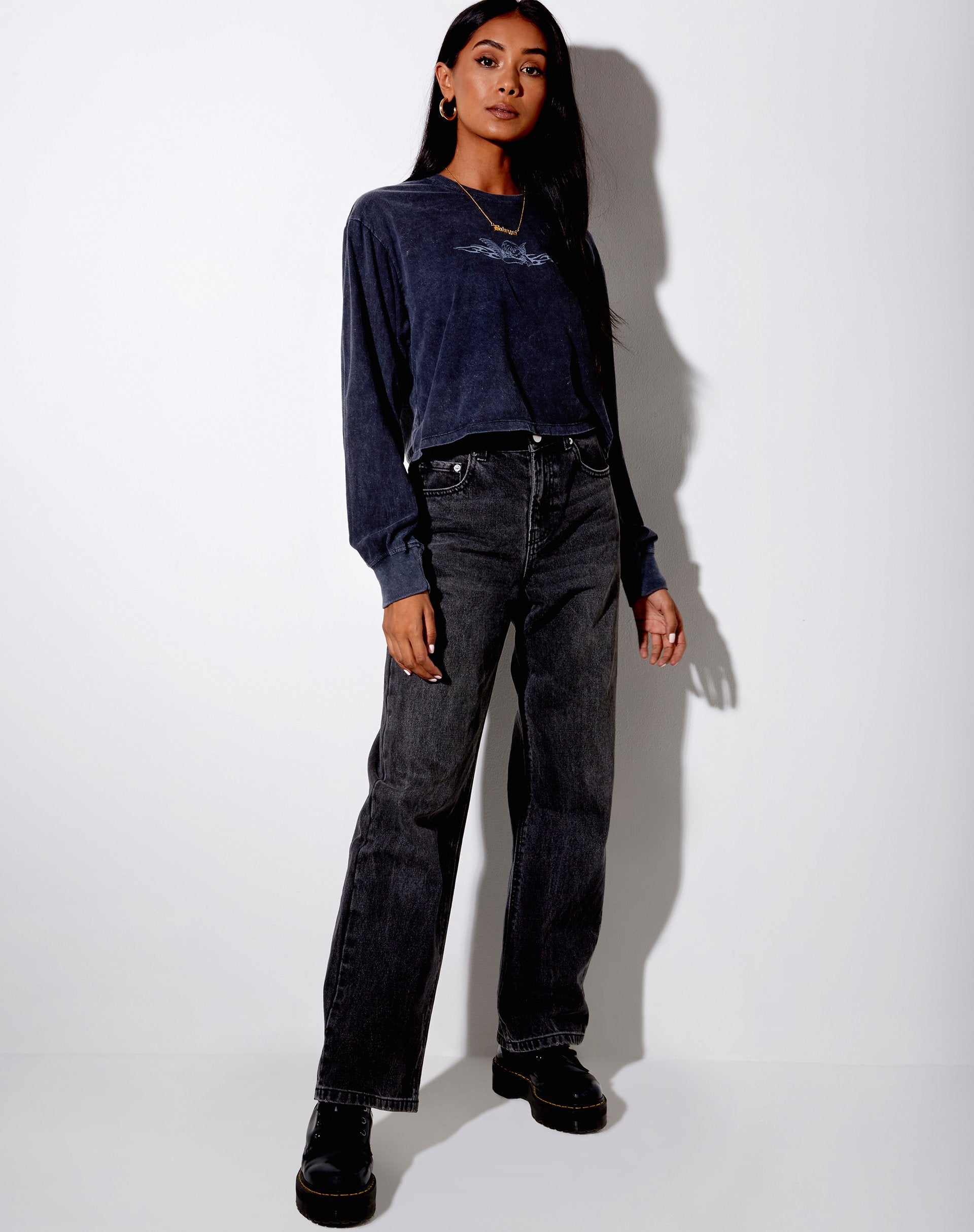 Afbeelding van Boli Crop Tee in Black Wash Tribal Angelo
