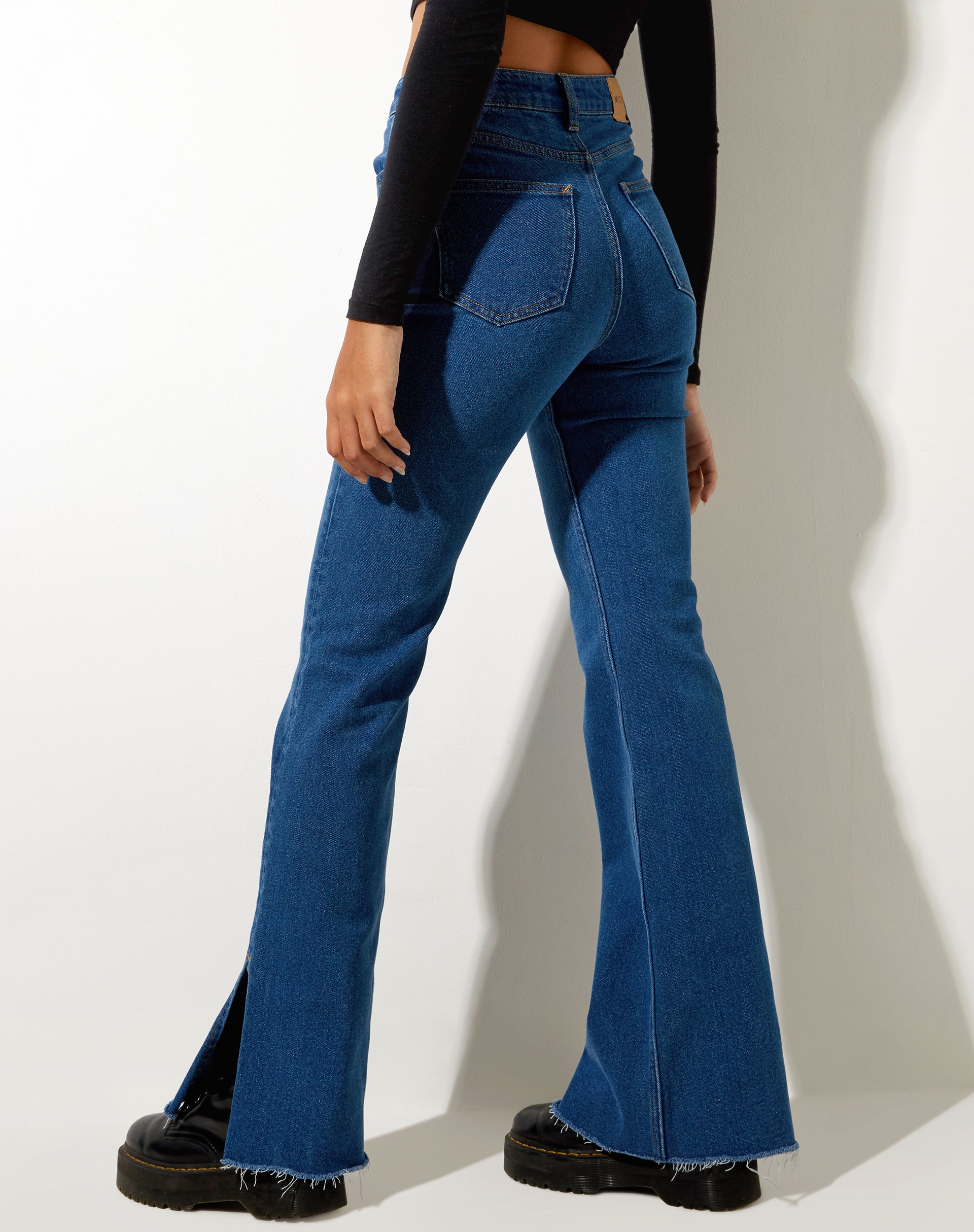 Afbeelding van Split Bootleg Jeans in Mid Wash