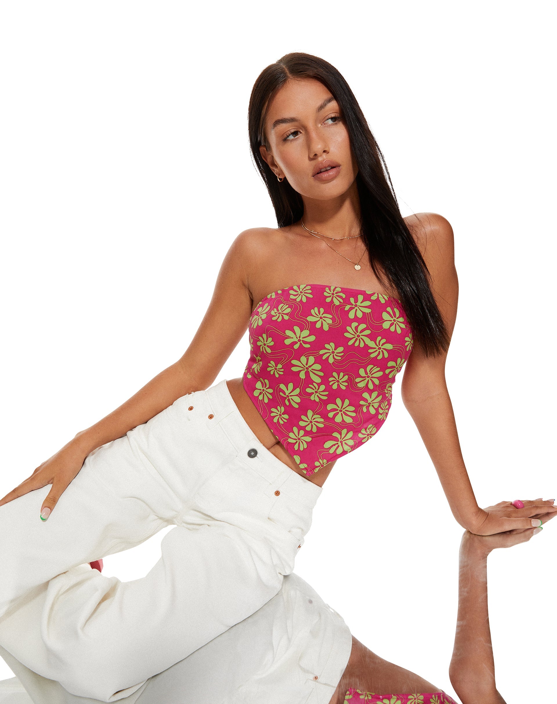 beeld van MOTEL X BARBARA Iryas Crop Top in 90s Beachy Floral Hot Pink