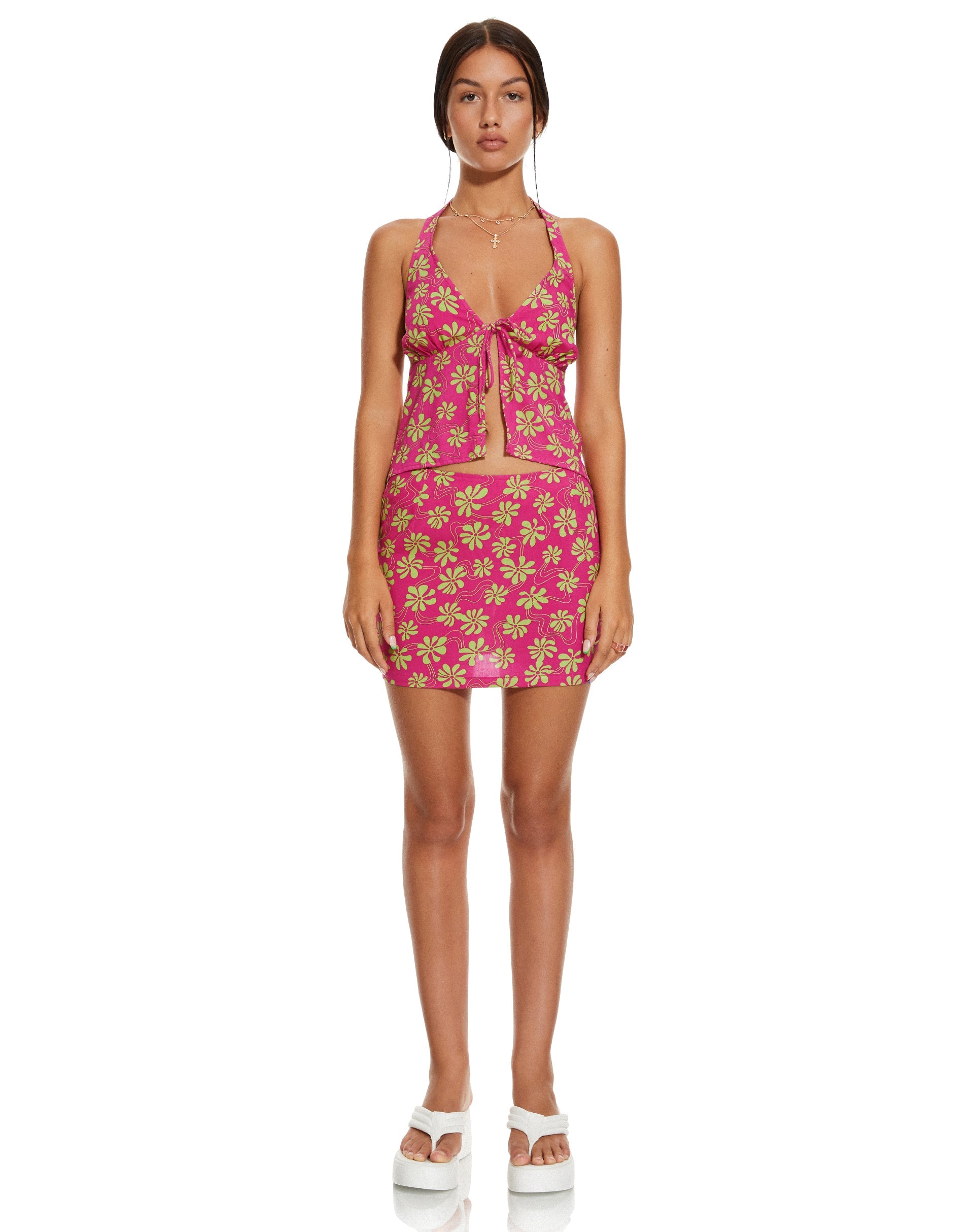 beeld van MOTEL X BARBARA Roula Top in 90s Beachy Floral Hot Pink