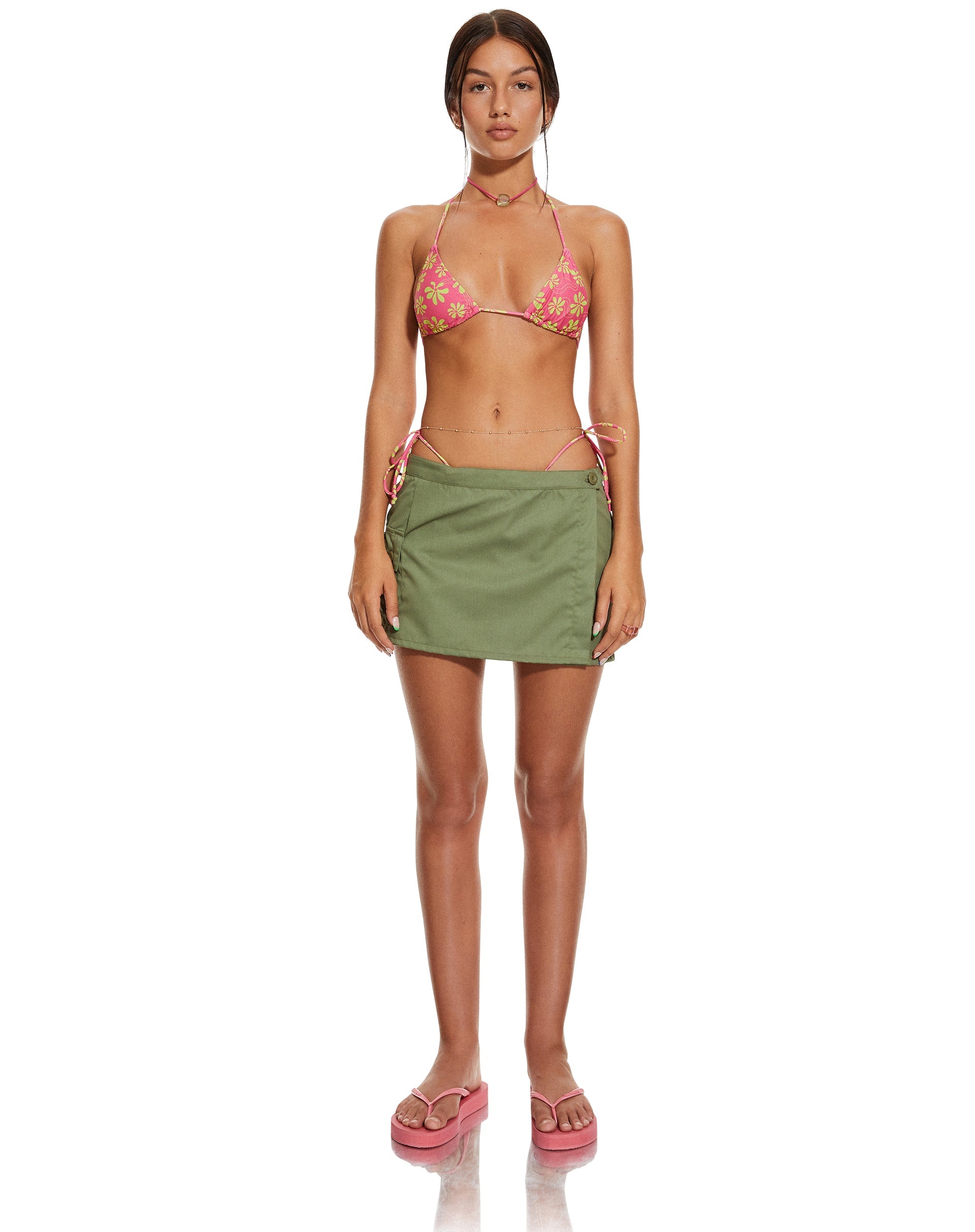 beeld van MOTEL X BARBARA Pami Bikini Top in 90s Beachy Floral Hot Pink