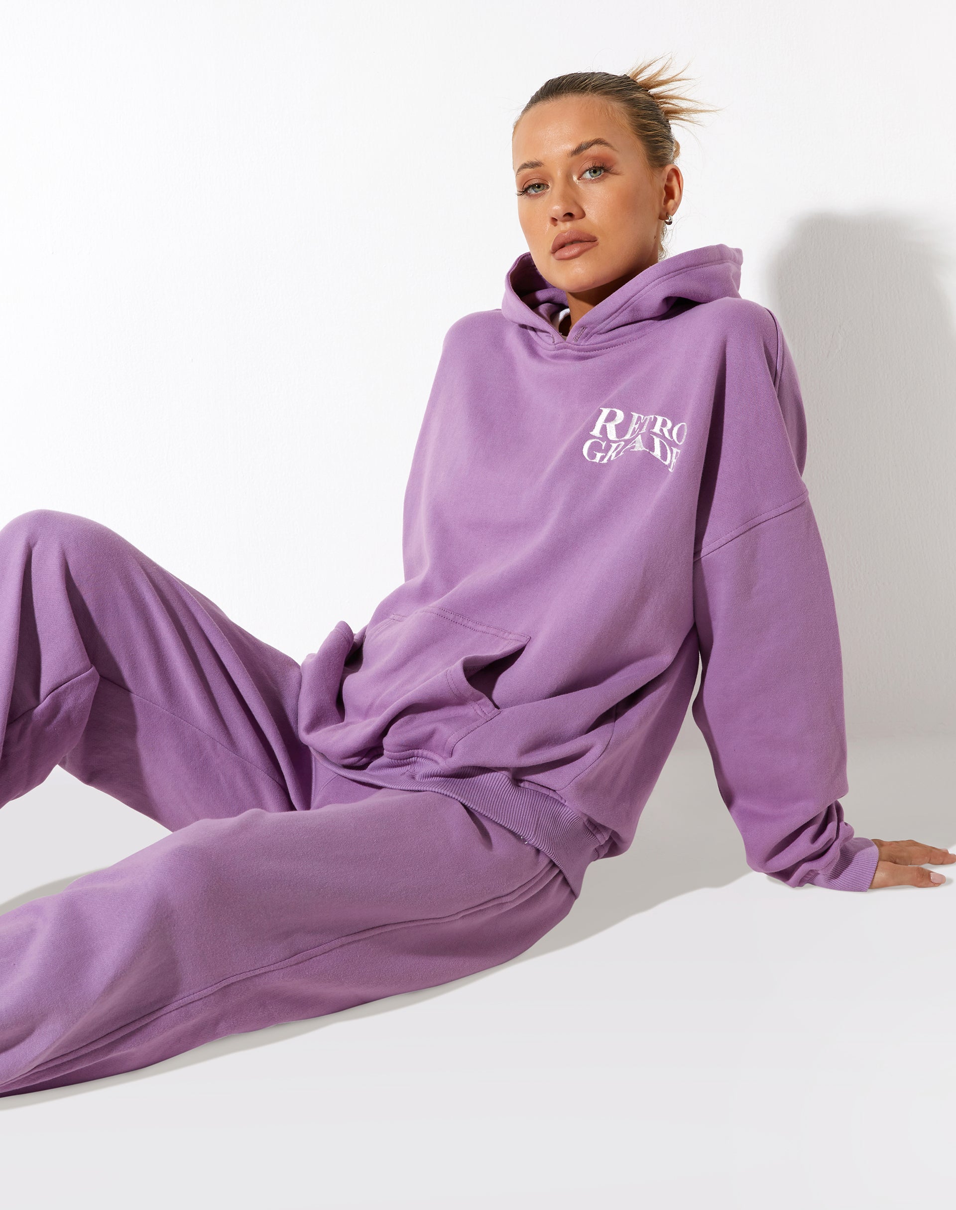 Afbeelding van Oversize Hoodie in Lavender Retro Grade Embro