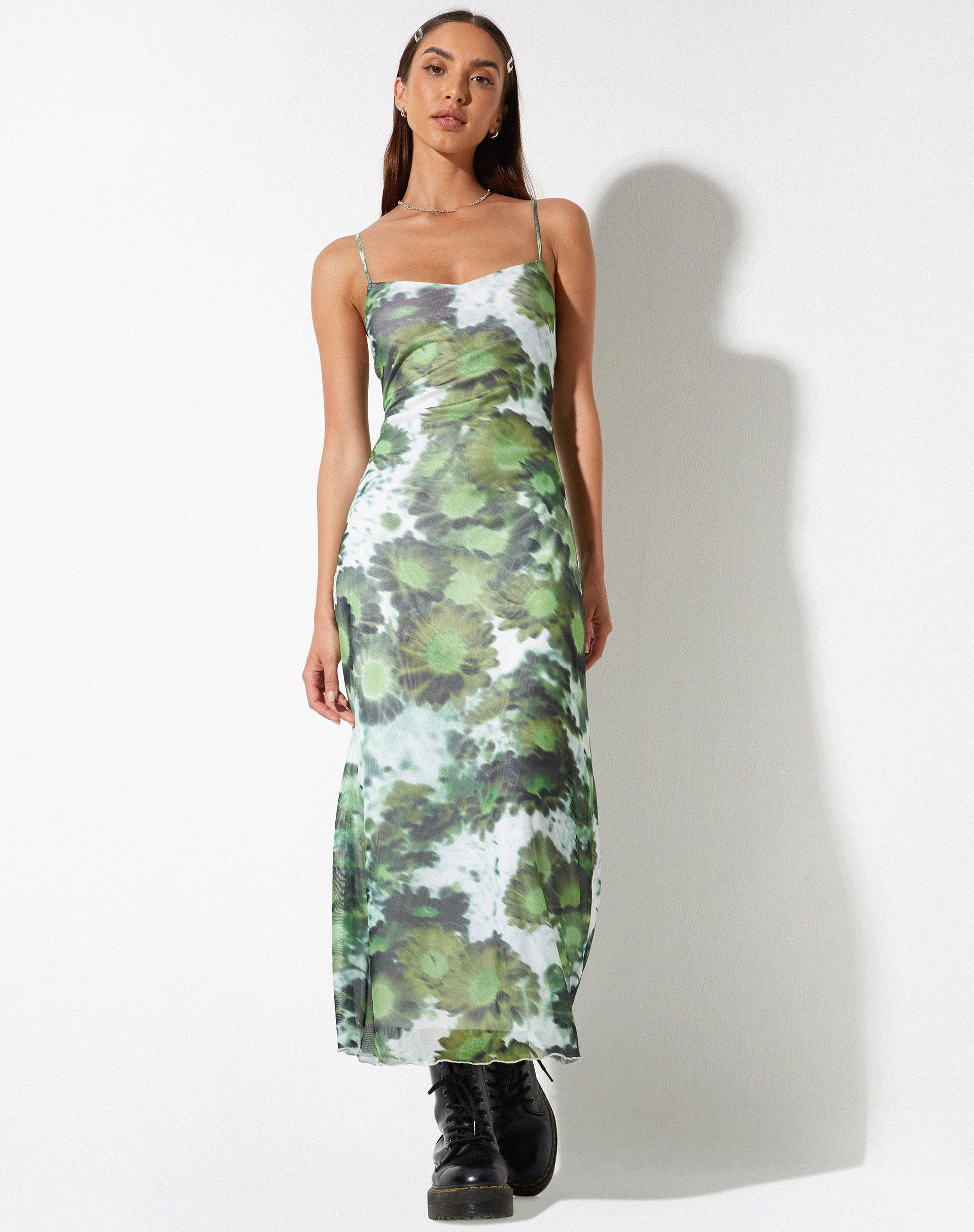 Afbeelding van Chanda Maxi Dress in Xray Blurred Daisy Green