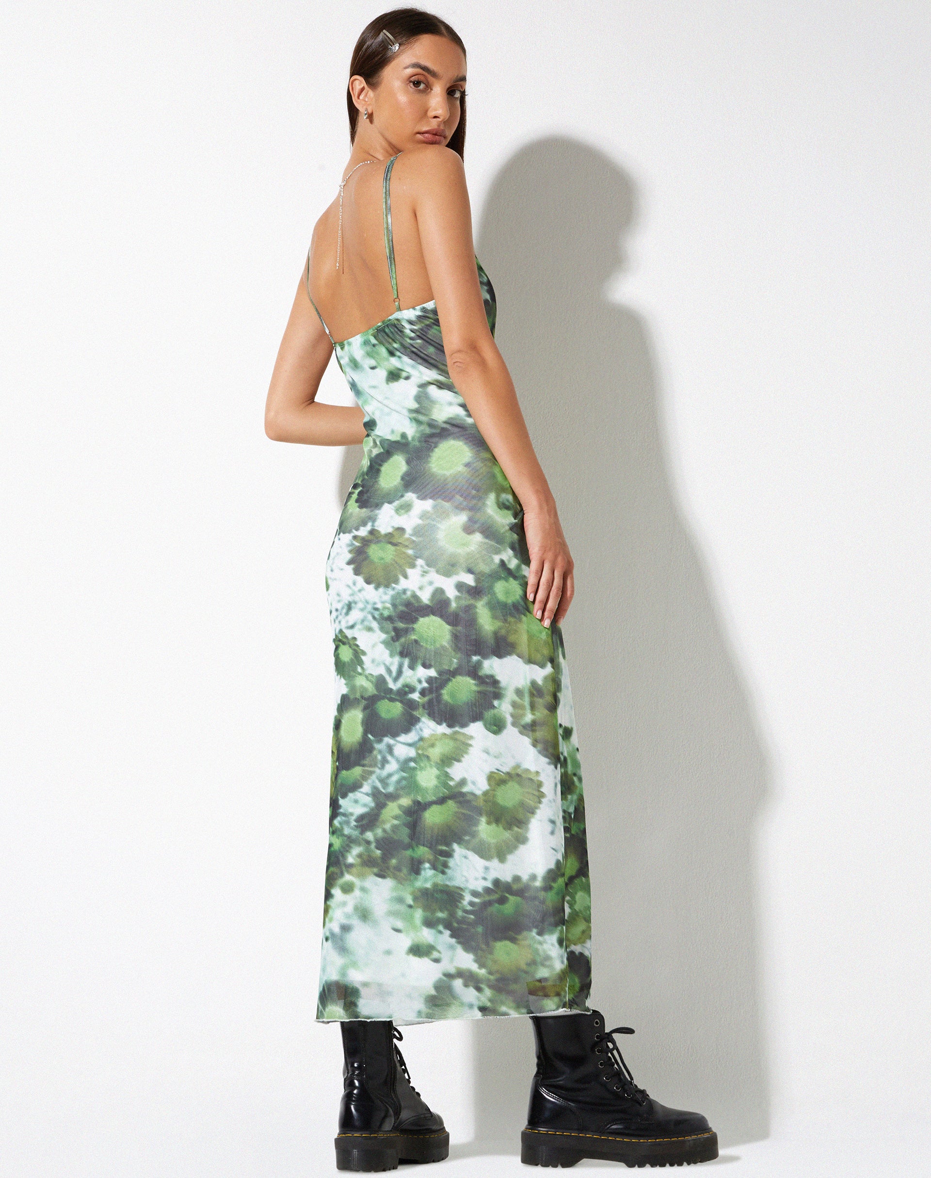 Afbeelding van Chanda Maxi Dress in Xray Blurred Daisy Green