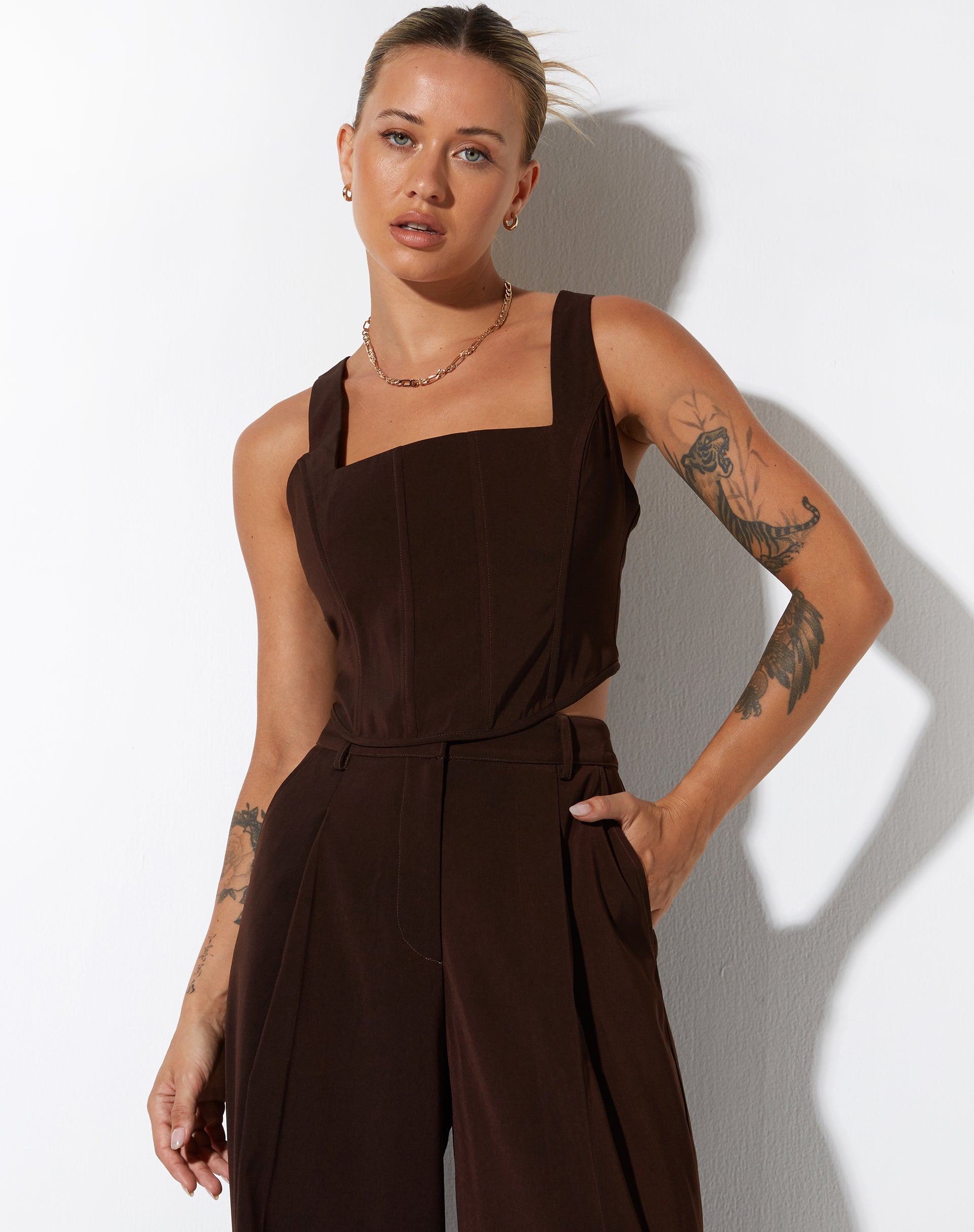 BEELD VAN Kicy Top in Tailoring Dark Chocolate