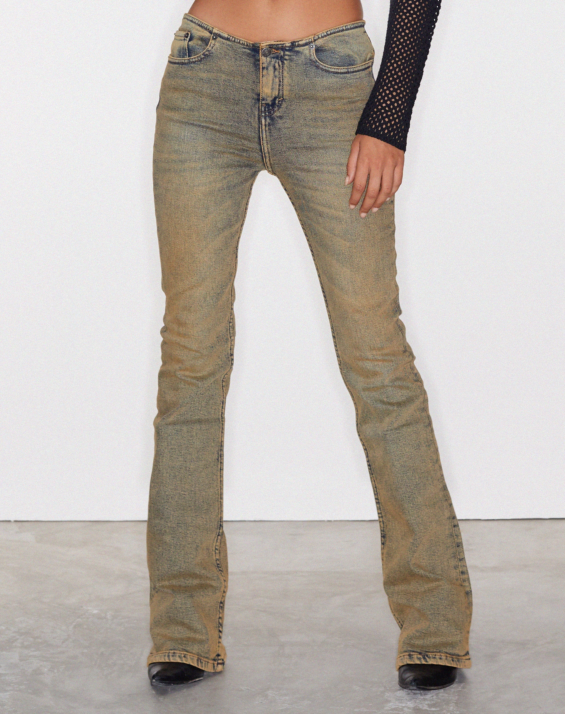 Afbeelding van Clean Waist Low Rise Jeans in Sandy Blue