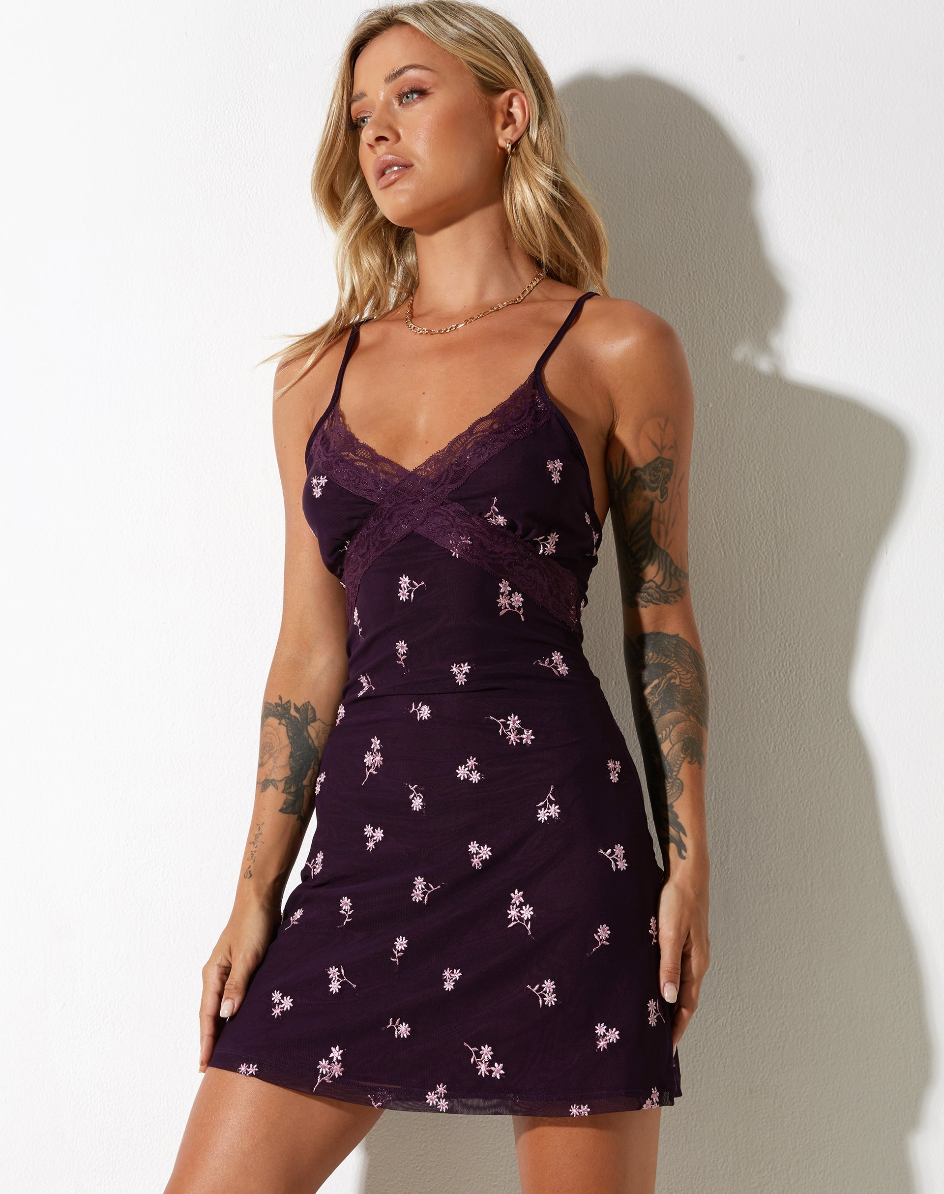 Afbeelding van Coline Mini jurk in Plum Daisy Embro