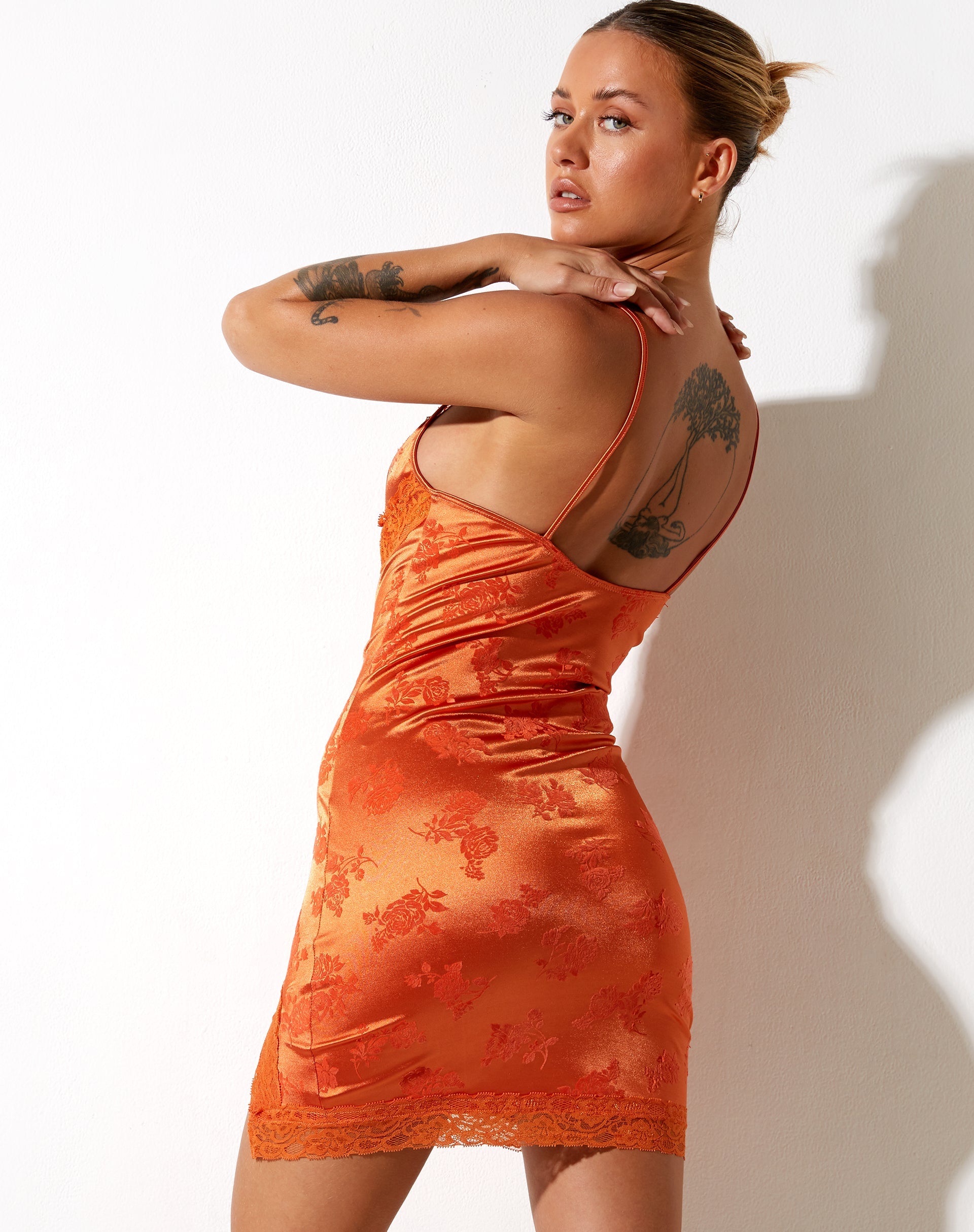 Afbeelding van Coti Bodycon Dress in Rose Flock Mandarijn