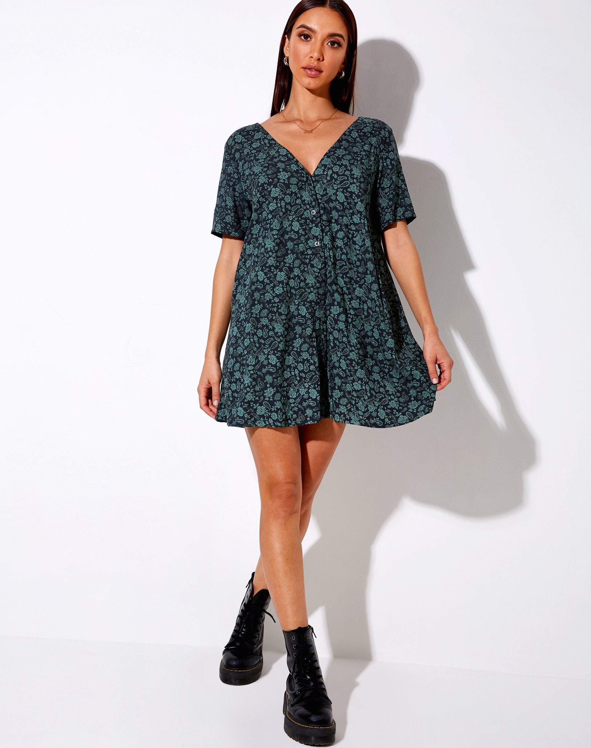 Afbeelding van Crosena Jurk in Mono Paisley Sage