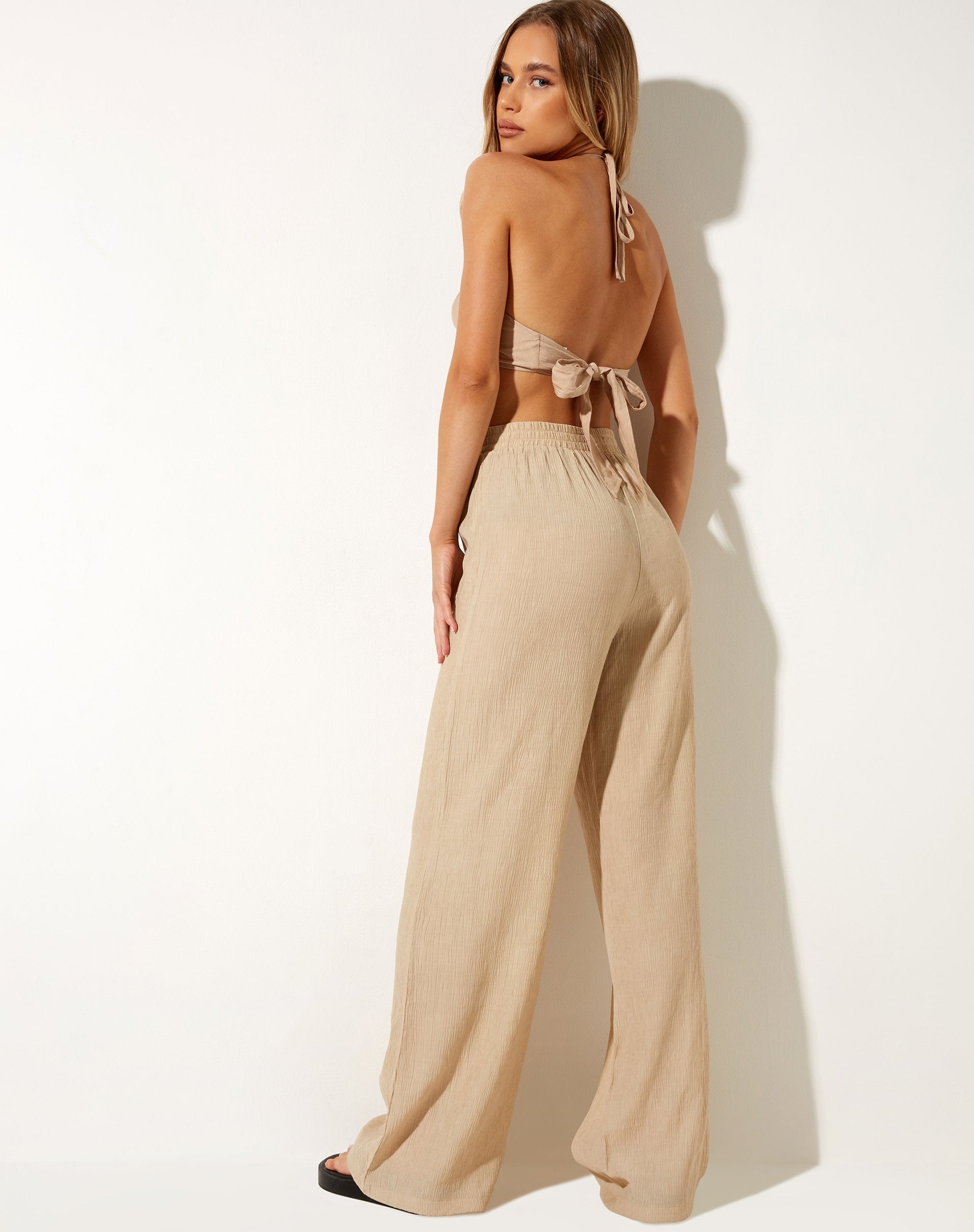 Afbeelding van Delphi Crop Top in Crinkle Tan