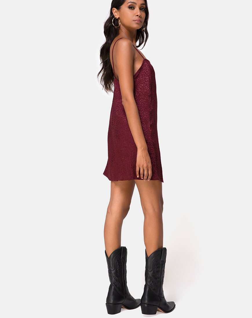 Afbeelding van Datista Slip Dress in Satin Cheetah Burgundy