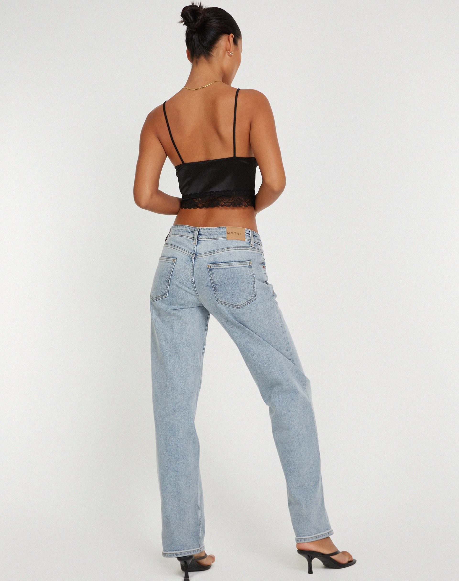 Afbeelding van Datuk Crop Top in Satijn Zwart