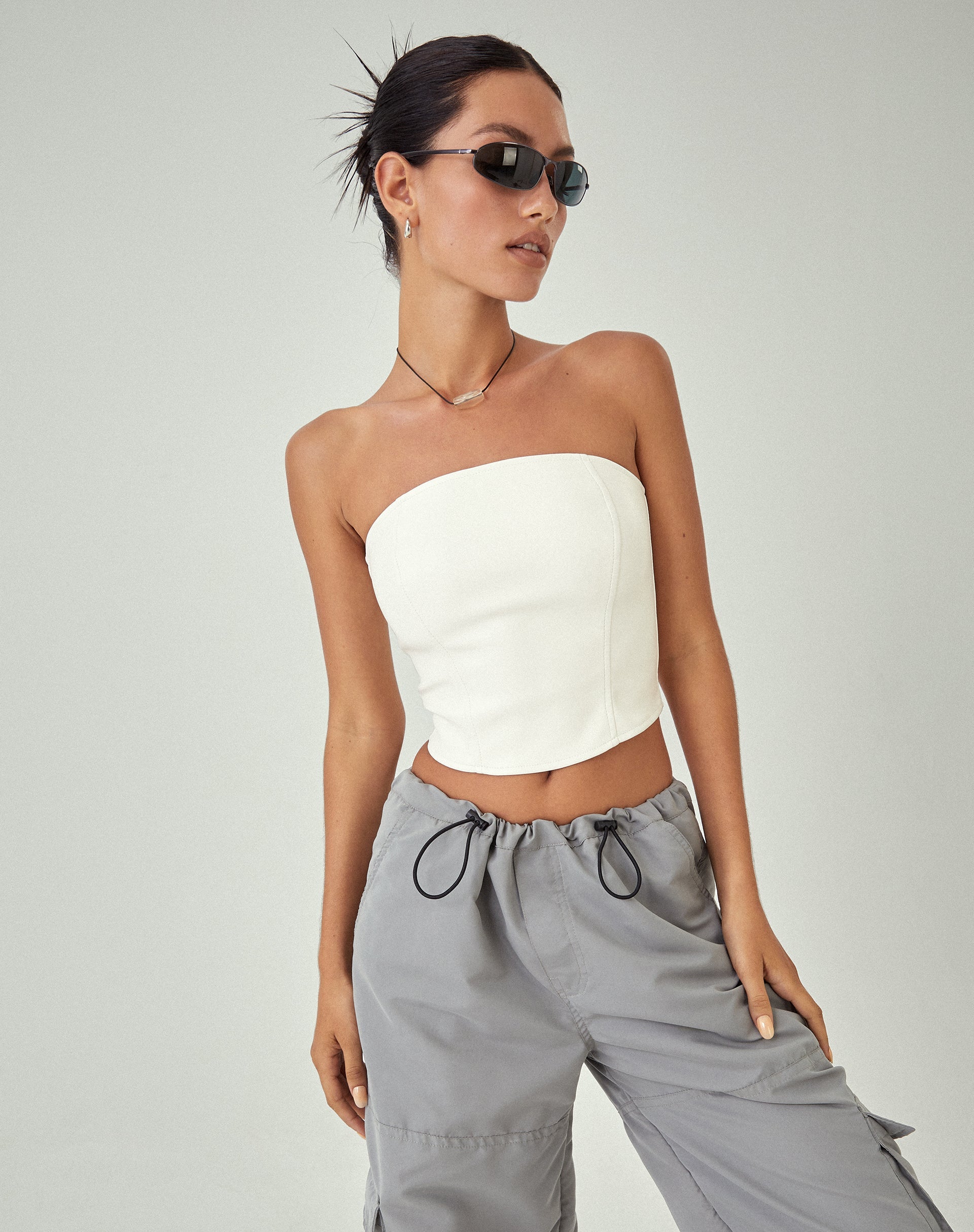 beeld van MOTEL X JACQUIE Dena Corset Top in PU Off White