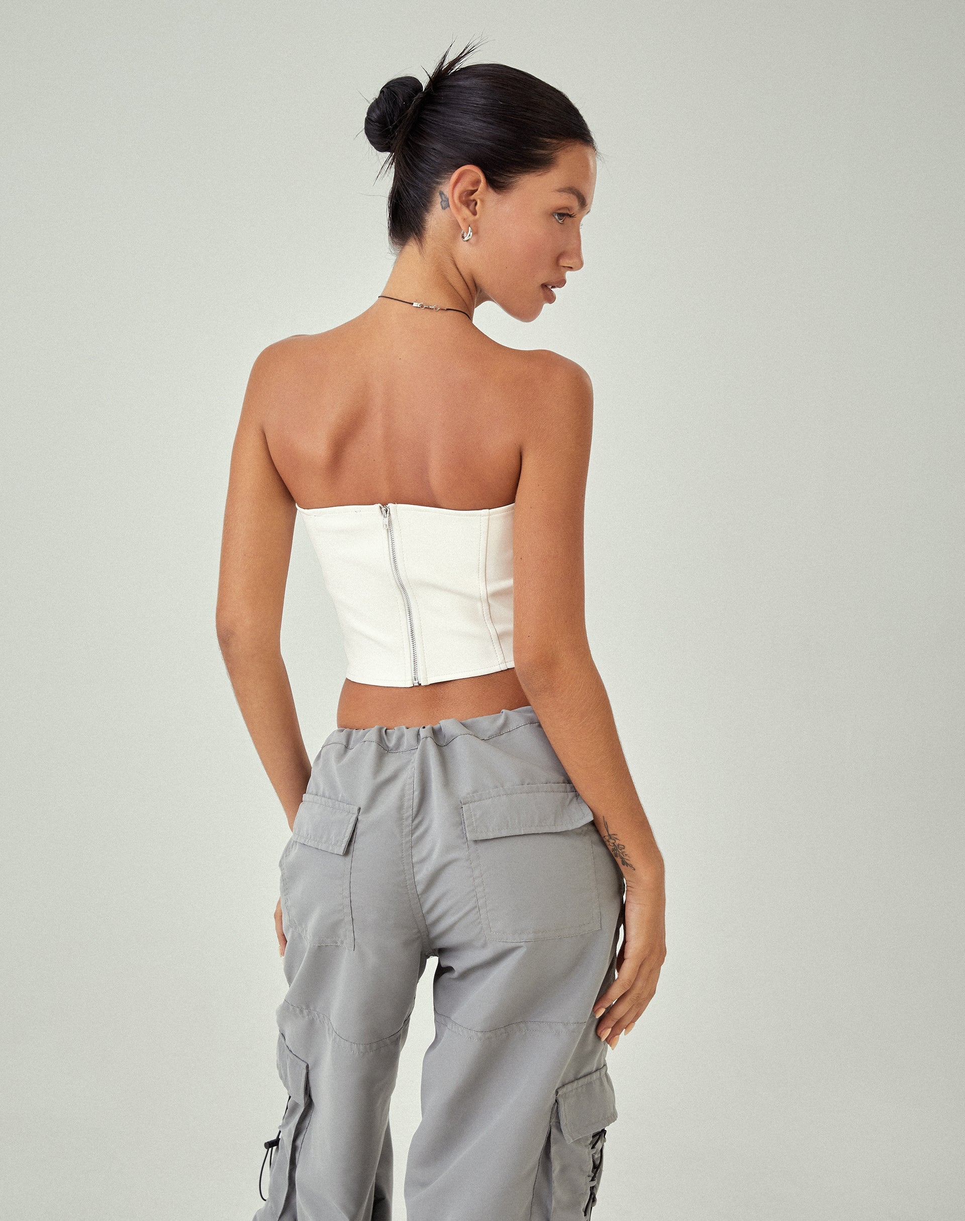 beeld van MOTEL X JACQUIE Dena Corset Top in PU Off White