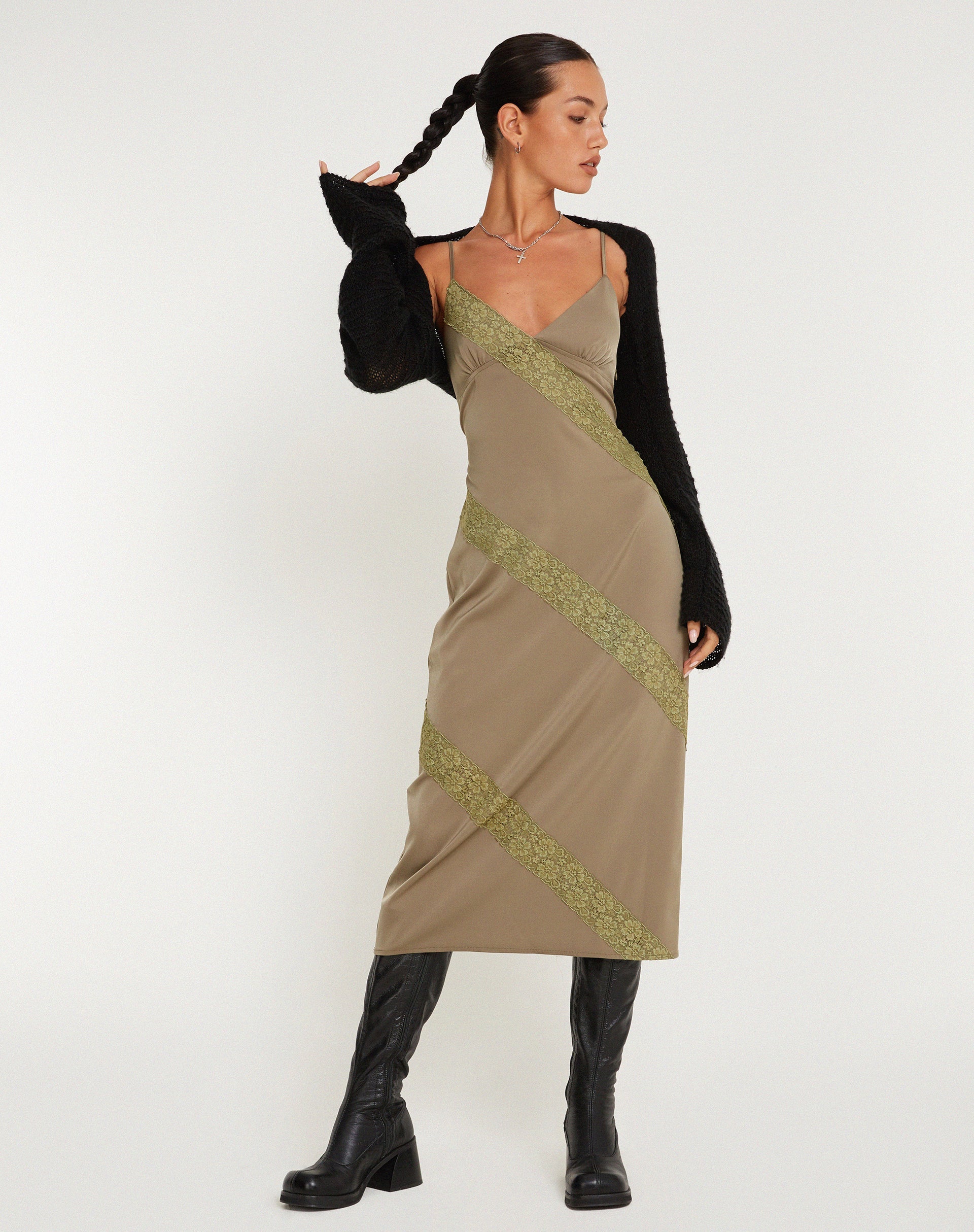 Afbeelding van Deonne Midi Dress in Satin Avocado