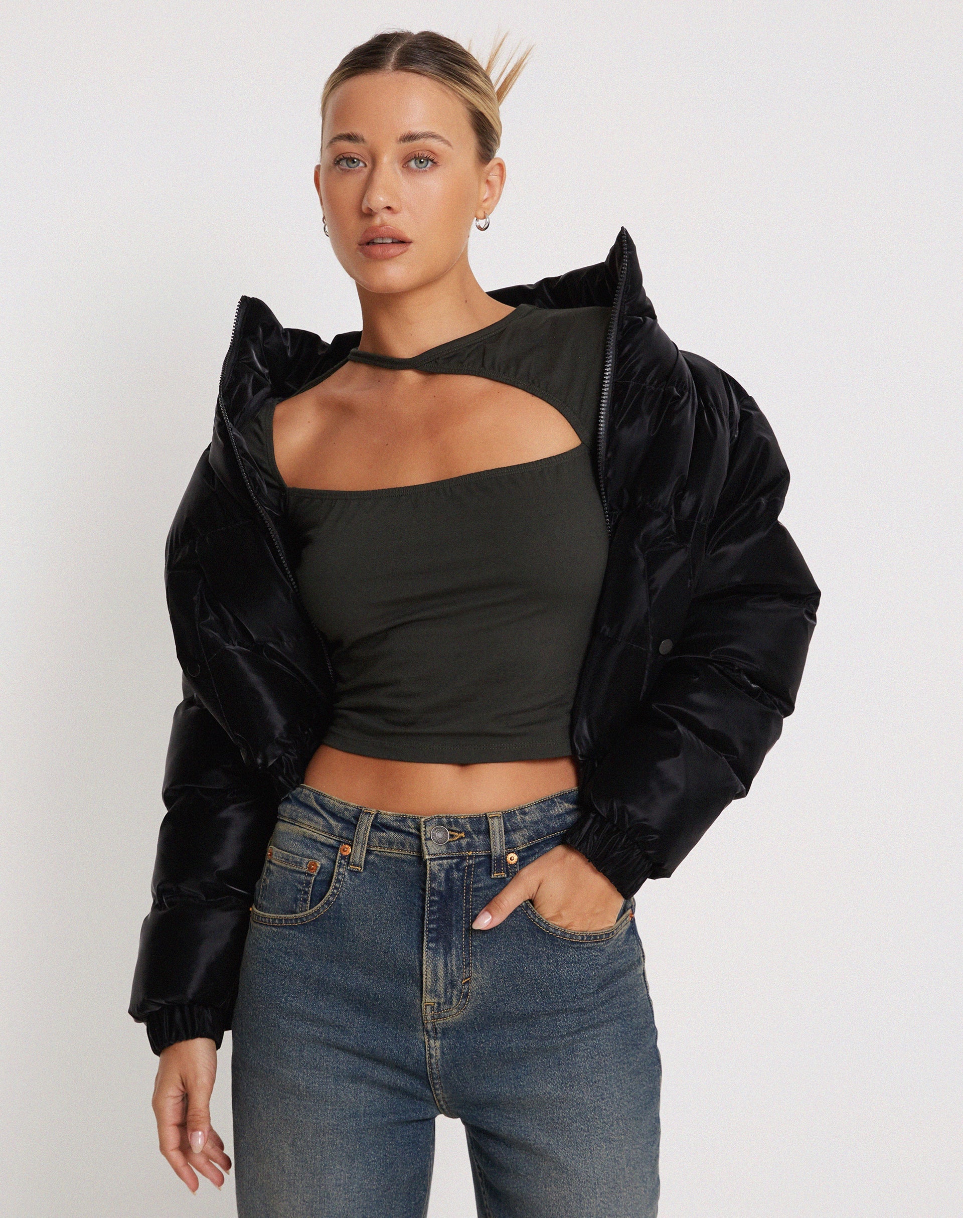 Afbeelding van Desiree Crop Top in Black Forest