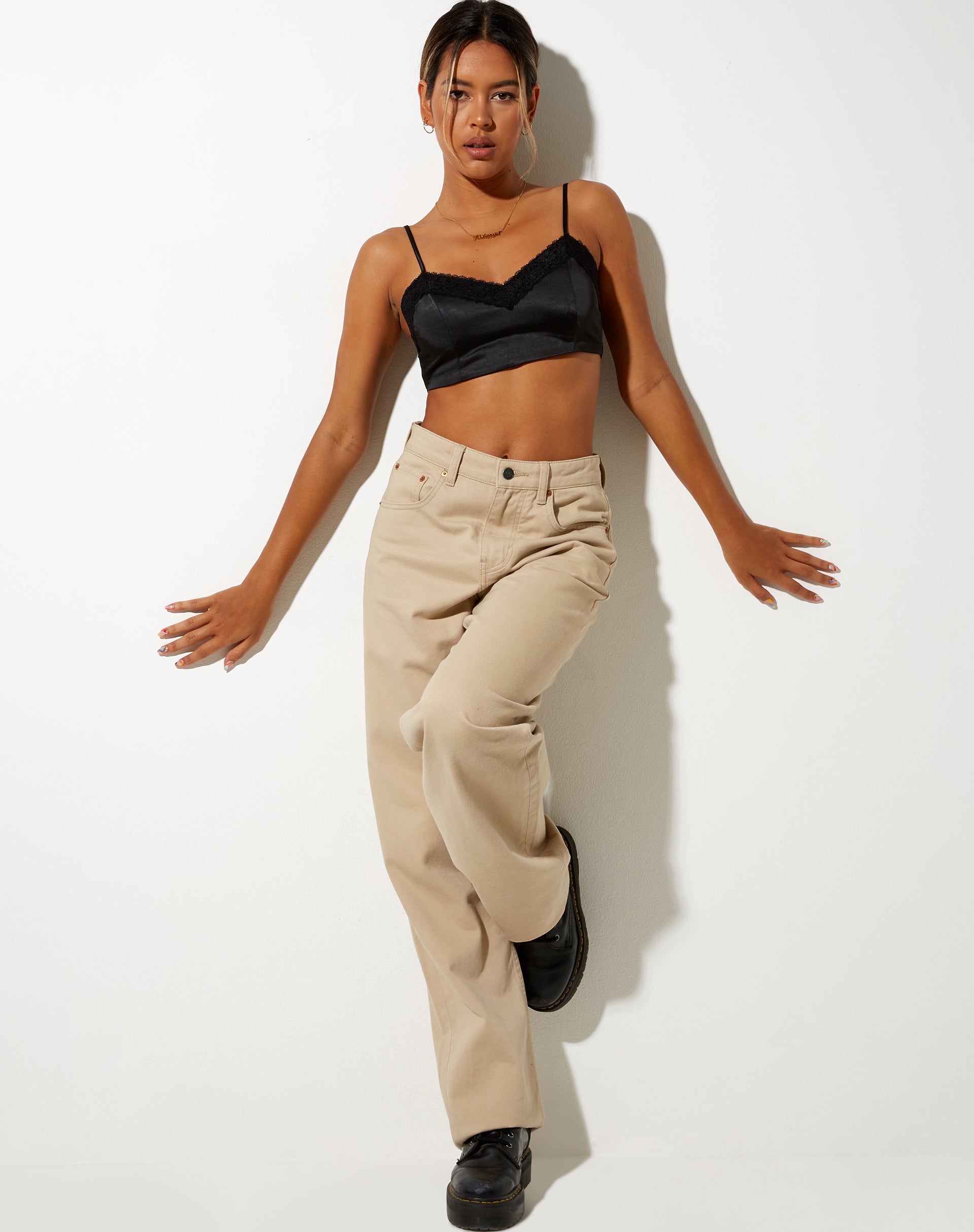 Afbeelding van Dinie Crop Top in Satijn Zwart