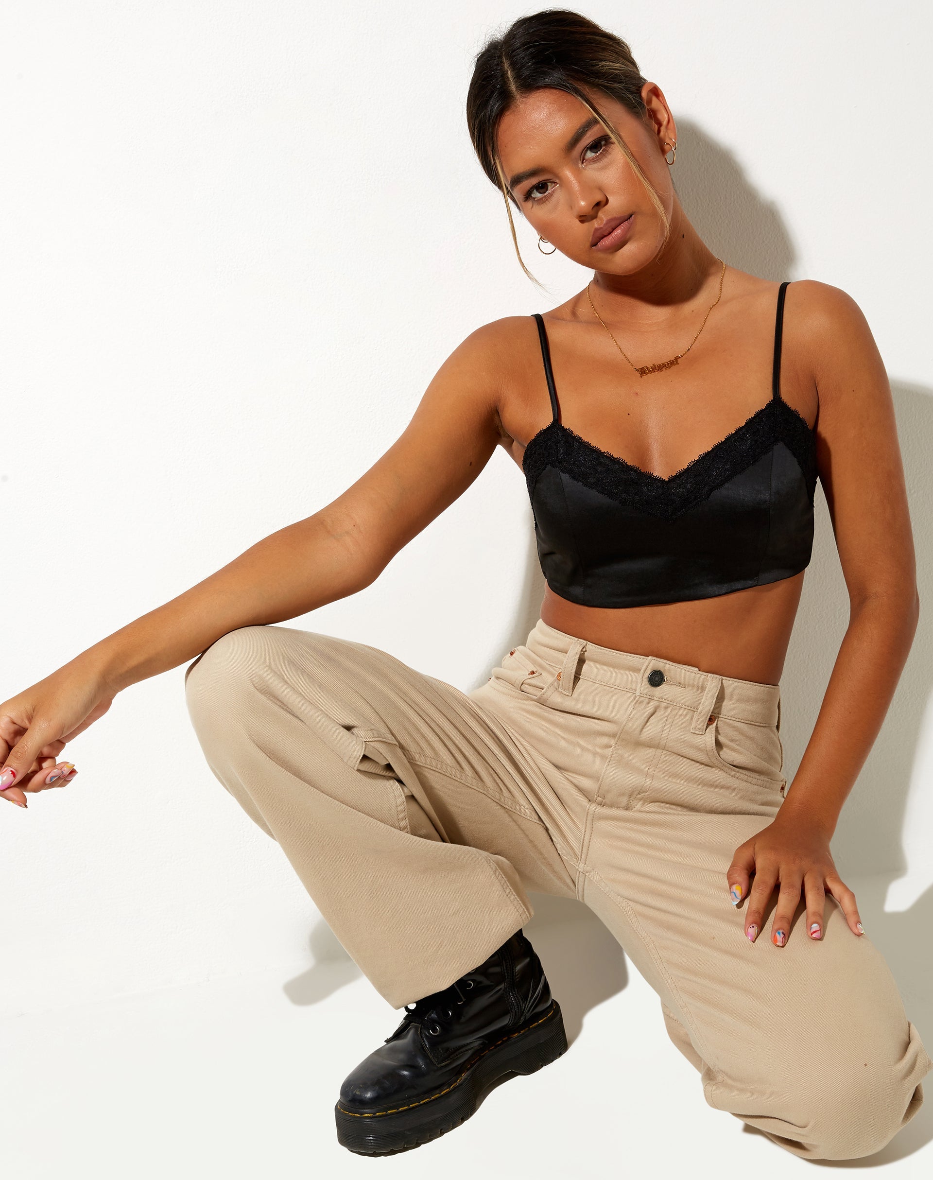 Afbeelding van Dinie Crop Top in Satijn Zwart