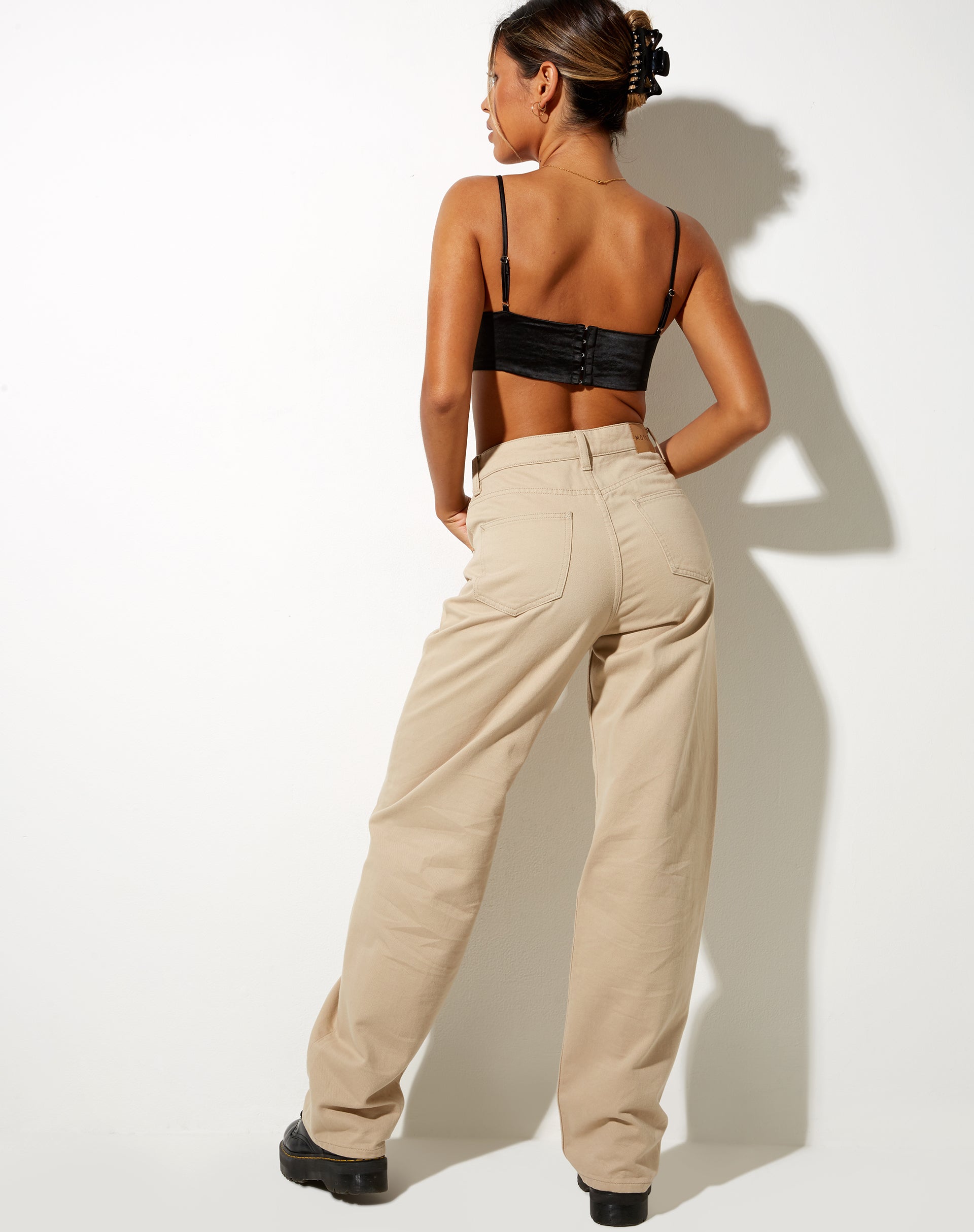 Afbeelding van Dinie Crop Top in Satijn Zwart