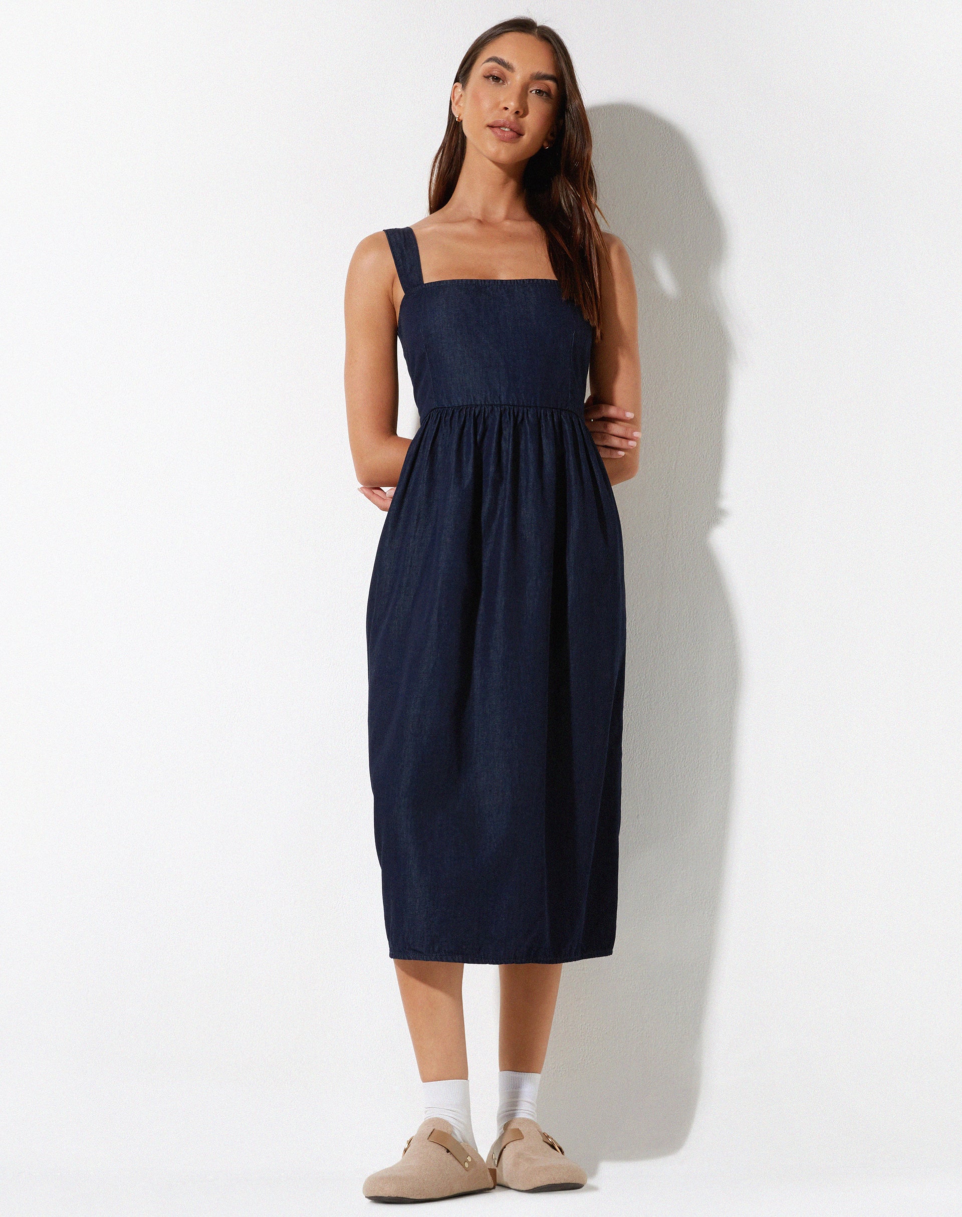 Afbeelding van Doraya Midi Dress in Denim Blue Chambray