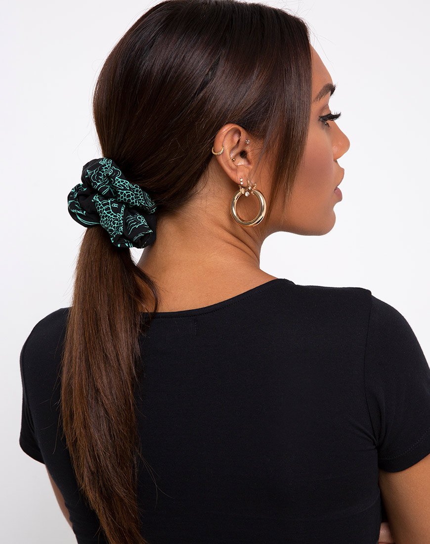 Scrunchie in Dragon Flower Zwart en Mint