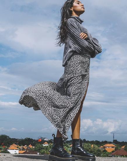 Afbeelding van Shayk Maxi rok in Ditsy Rose Zwart