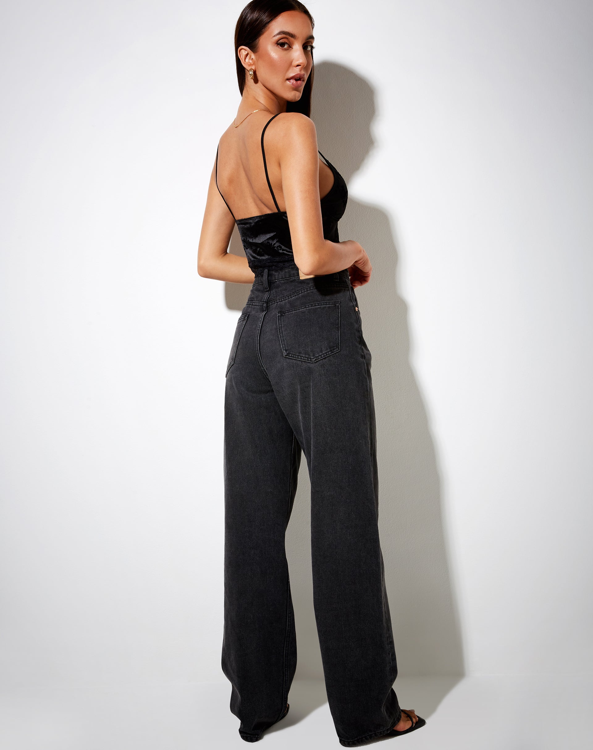 Afbeelding van Dyrana Crop Top in Black Rose Flock