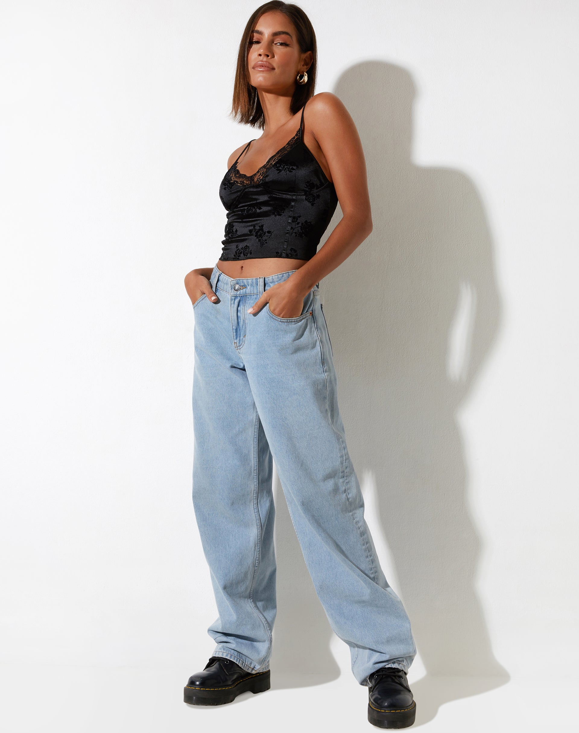 Afbeelding van Ekana Crop Top in Black Rose Flock