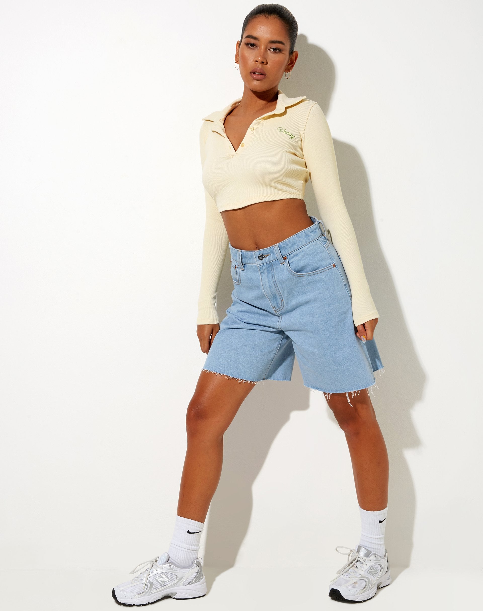Afbeelding van Elody Crop Top in Buttercream Vacay Embro