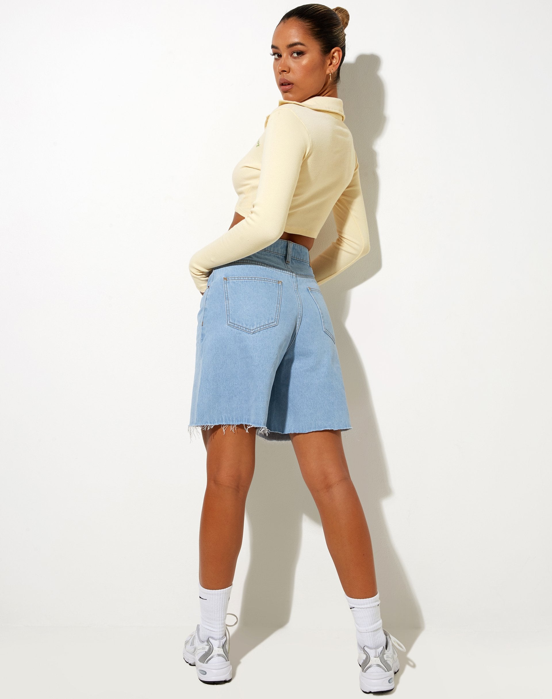 Afbeelding van Elody Crop Top in Buttercream Vacay Embro
