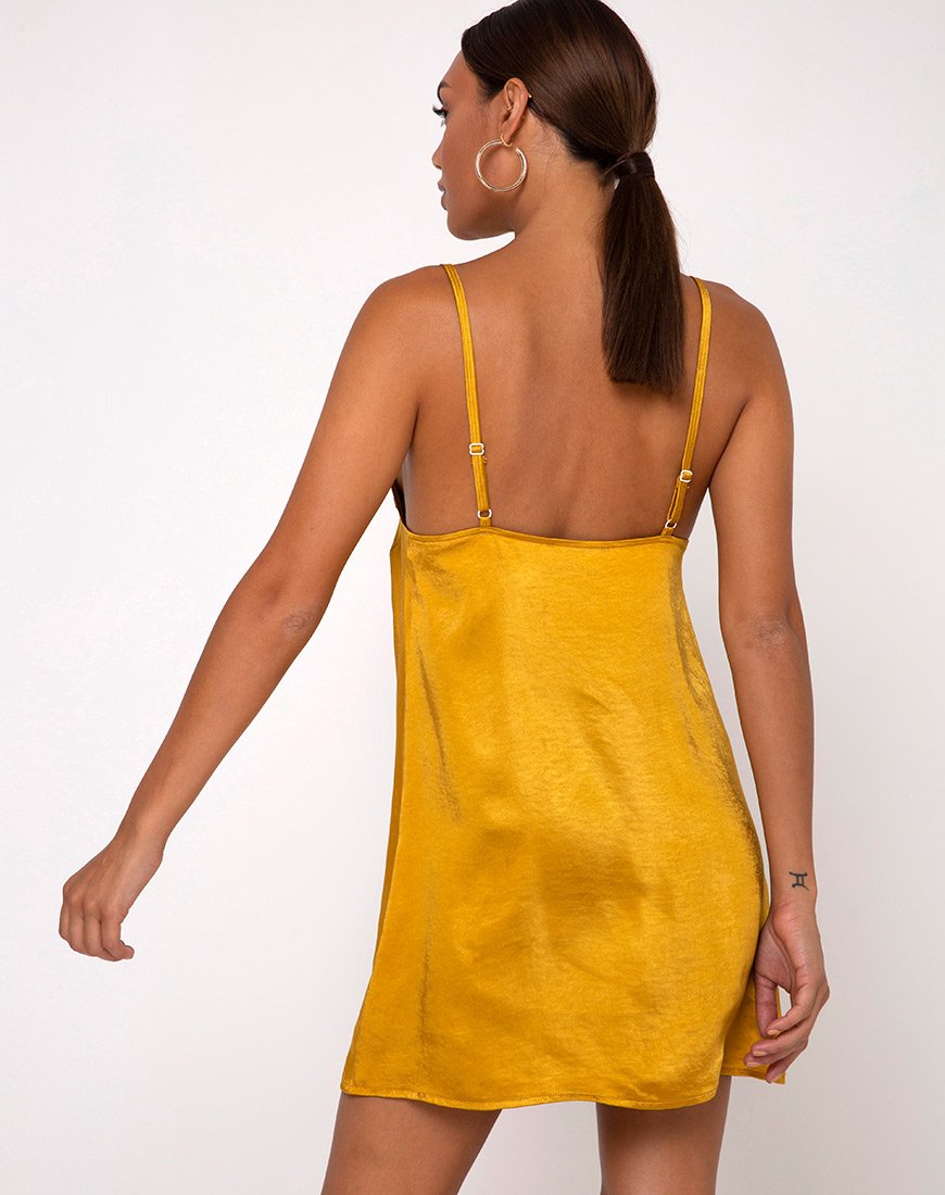 Emilia Slipjurk in Satijn Turmeric