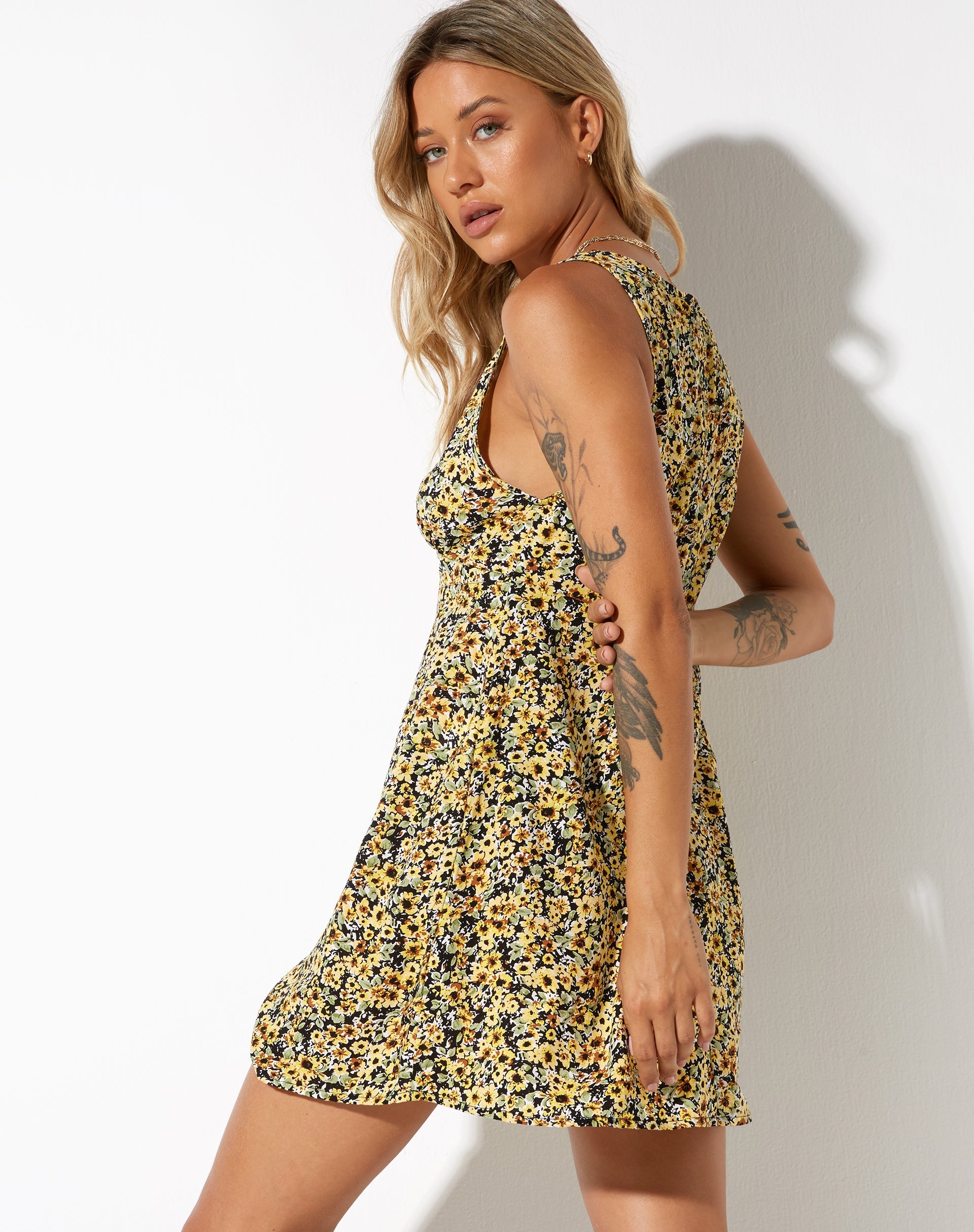 Afbeelding van Enslee Slip Dress in Lente Ditsy Geel