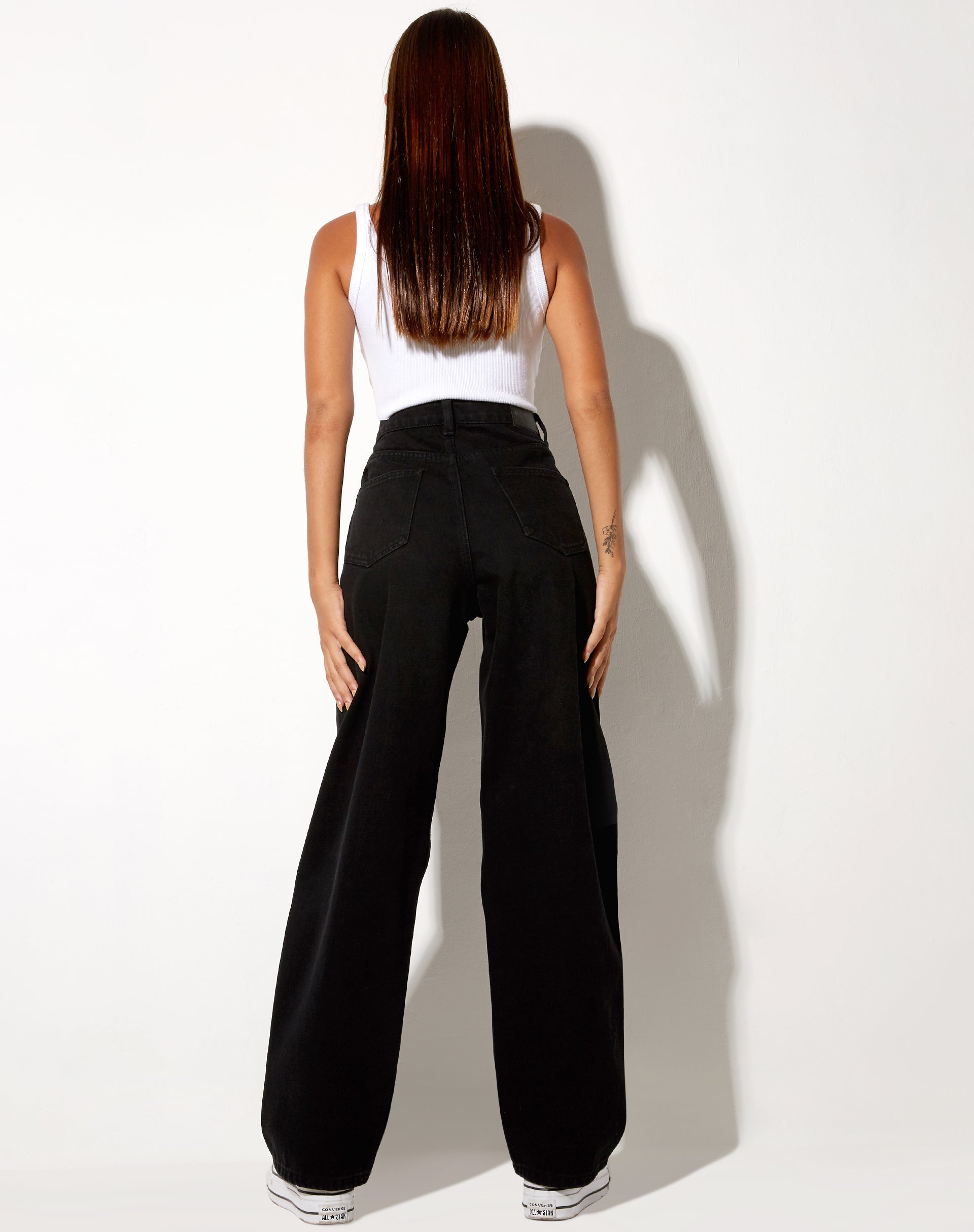 Afbeelding van Blootliggende Knoop Parallel Jeans in Black Wash